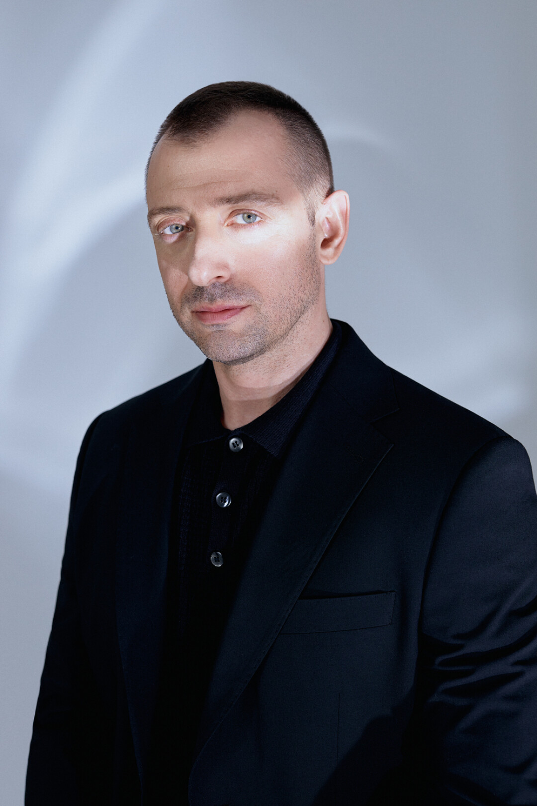 На Александре: пиджак Lime, поло Sisley