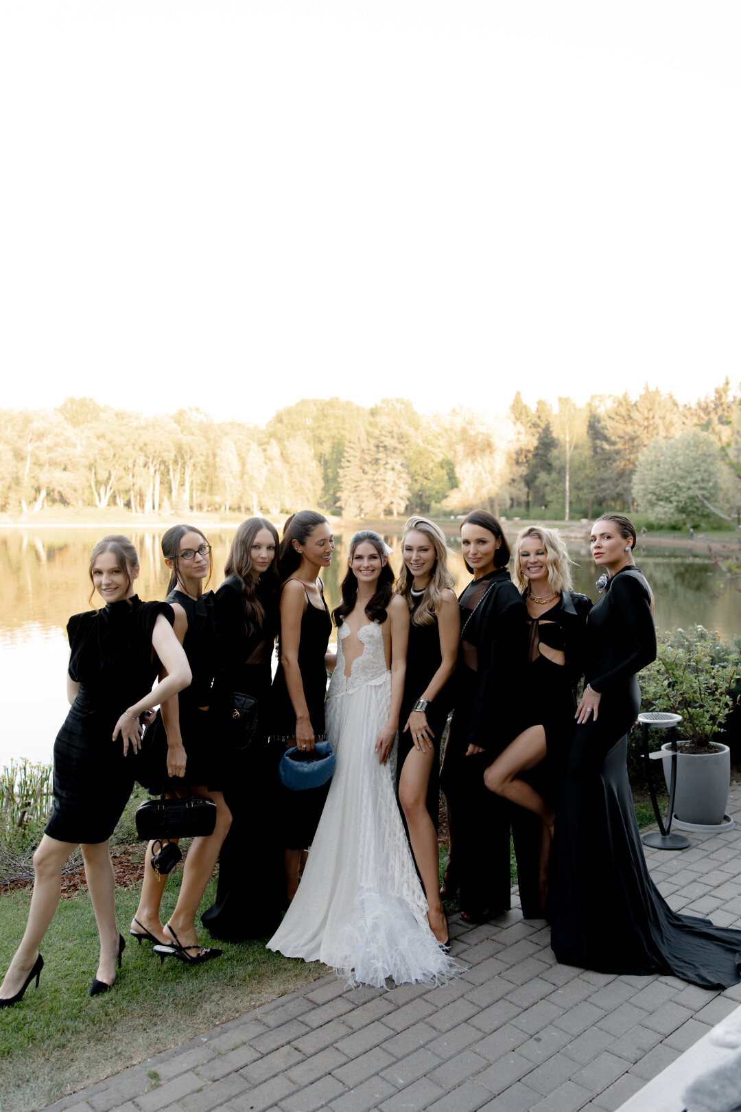 Кристина Аксёнова-Шабловская с подругами