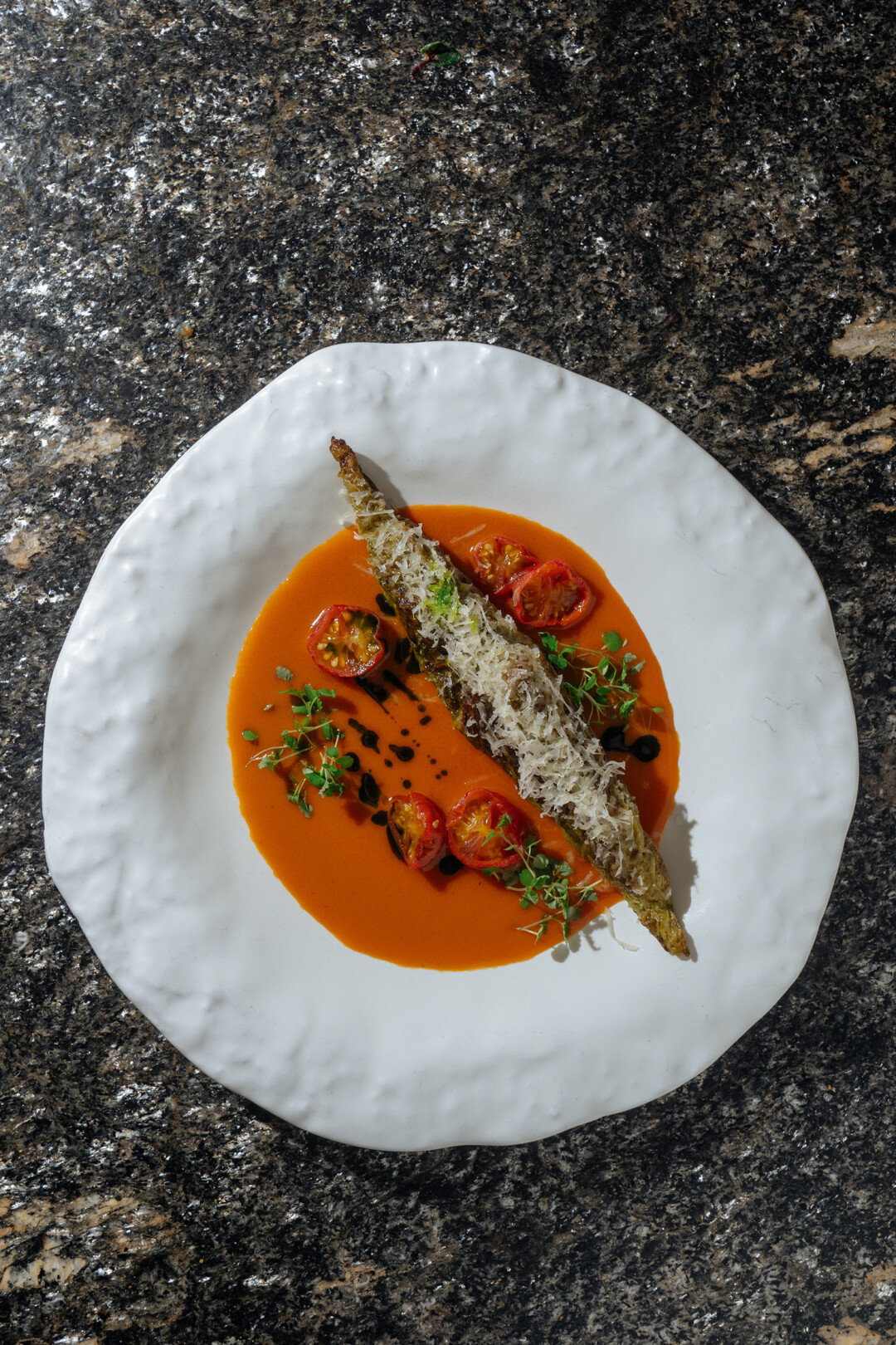 Голубец в óckam bistro't из савойской капусты, с ягненком и соусом биск