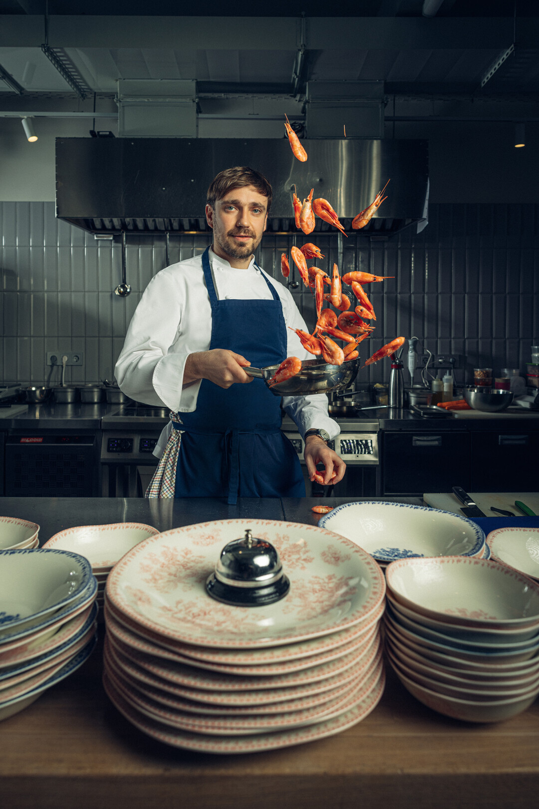 Олег Перфилов. Шеф Crevette Олег Перфилов, выпускник школы Le Cordon Bleu и ученик Пьера Ганьера, в 2022 году стал «Прорывом года среди поваров» на премии «Что где