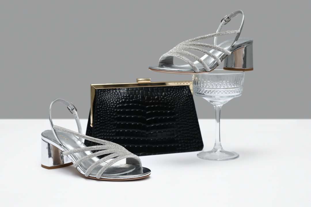 Сумка Baldinini, NO ONE, 39 990 руб., босоножки Le Silla, NO ONE, 71 990 руб.