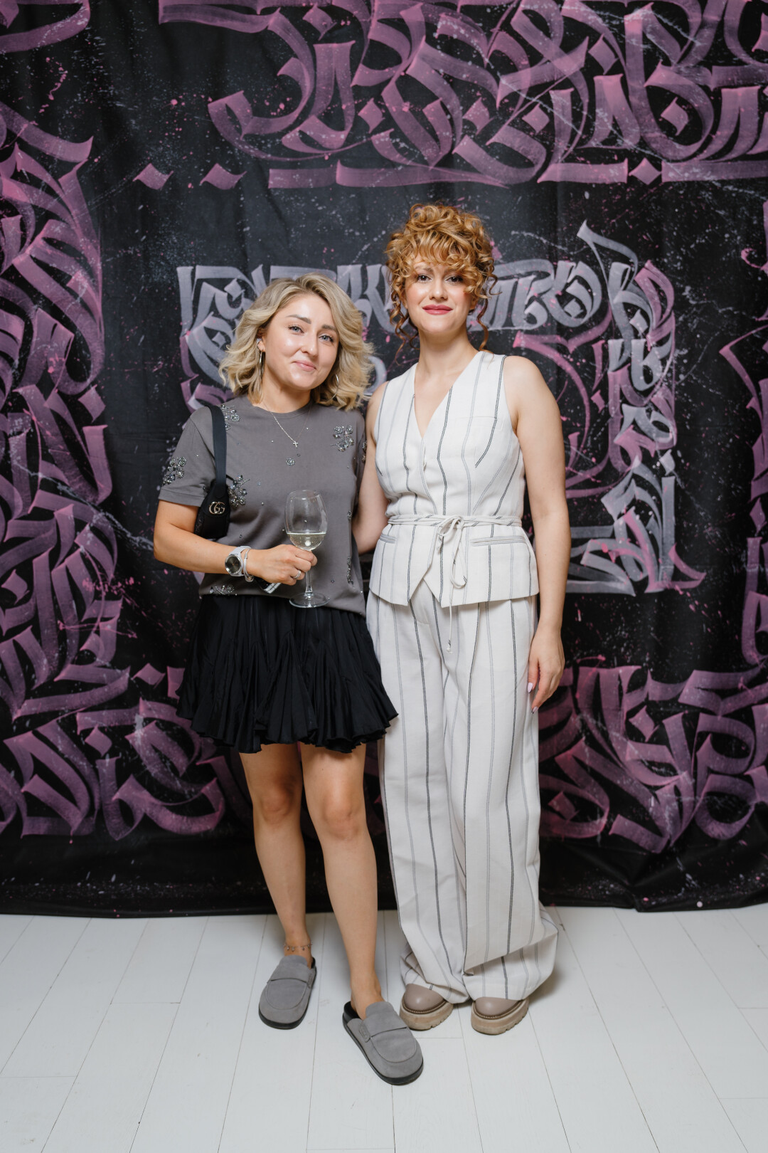 Алена Меньшикова, Регина Образенко