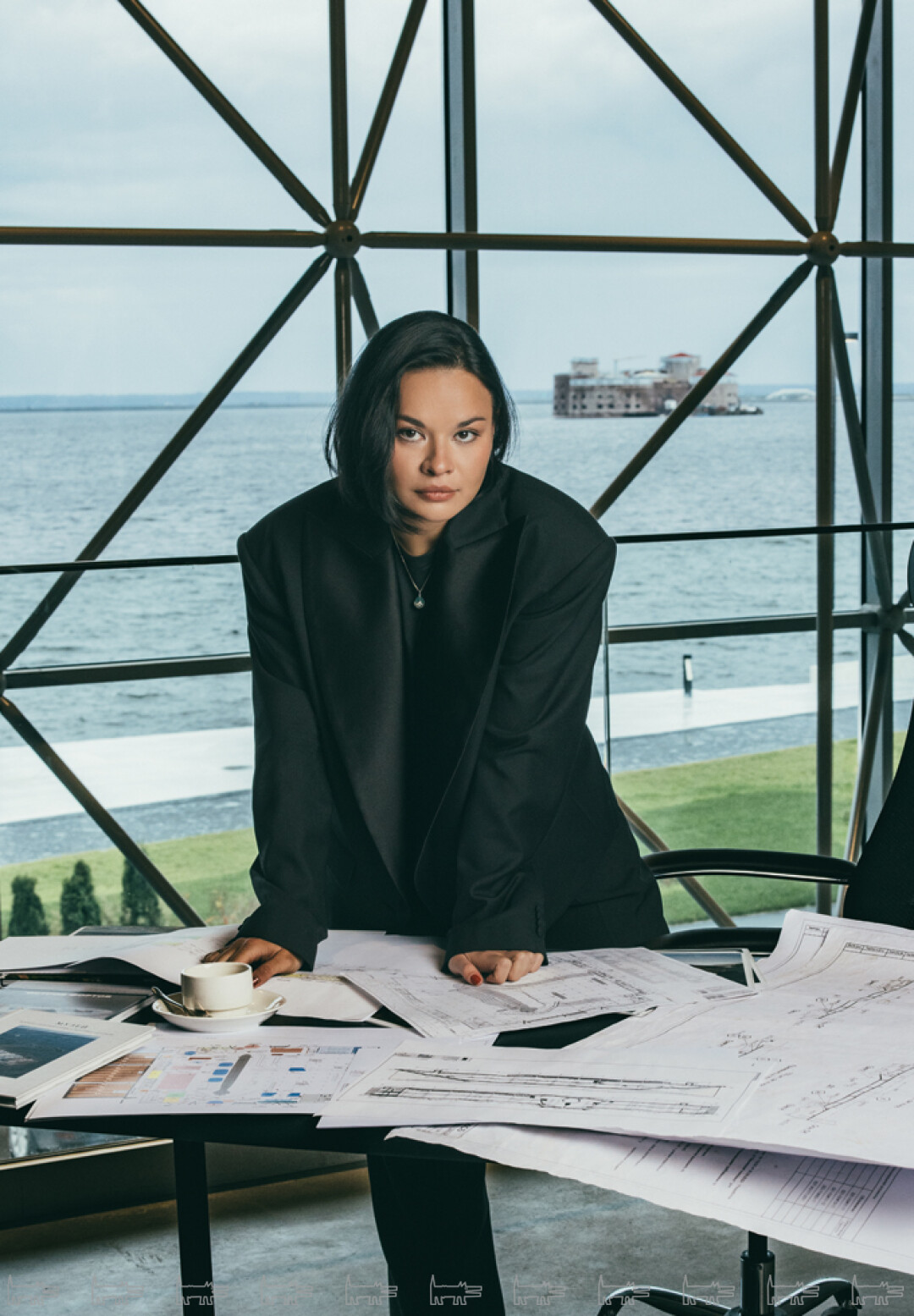 На Ксении Шойгу: пиджак 404NOTFOUND, футболка SHU, кулон Russkaya Skazka