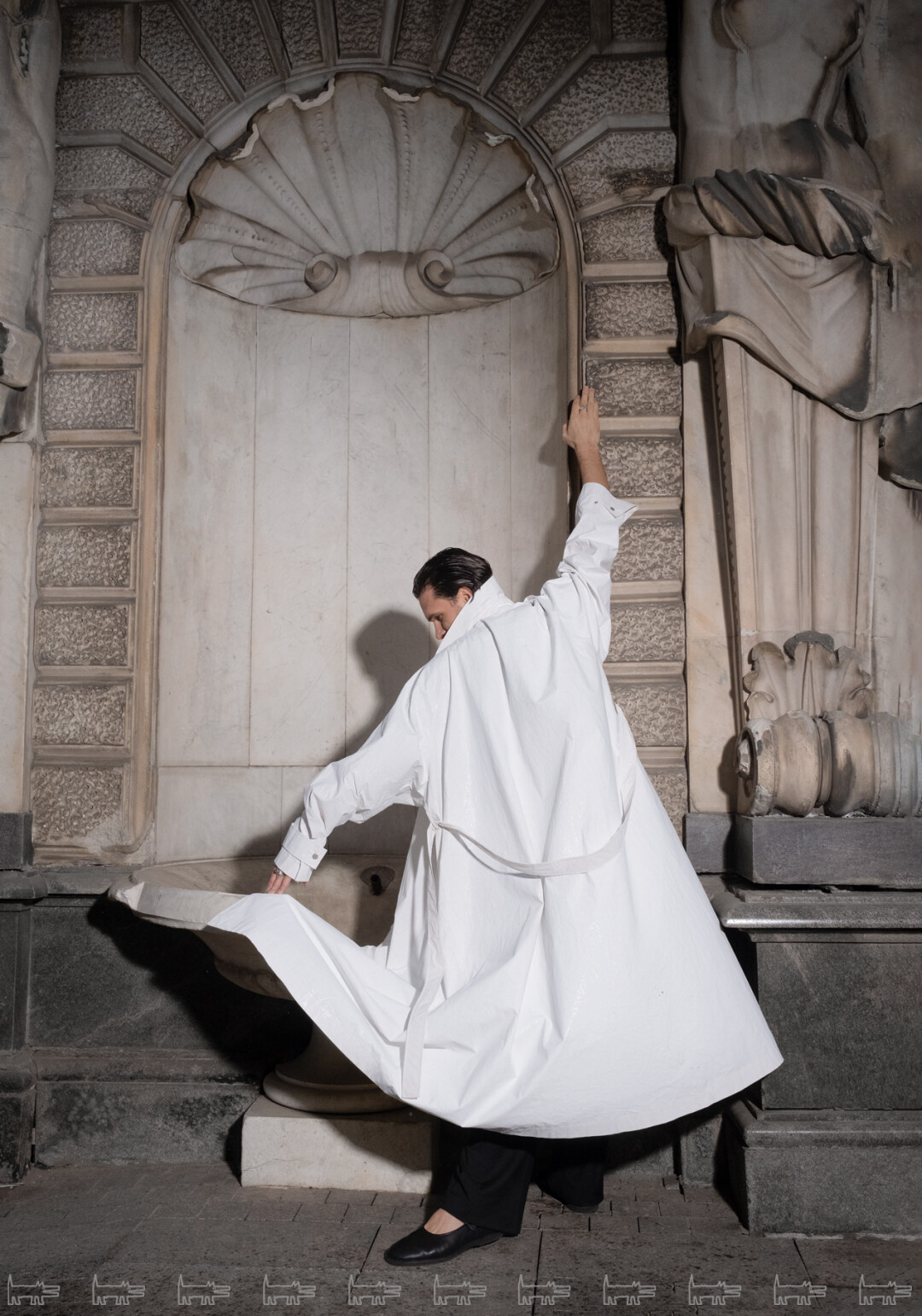 На Виталии: плащ USHATAVA, балетки HOMIES