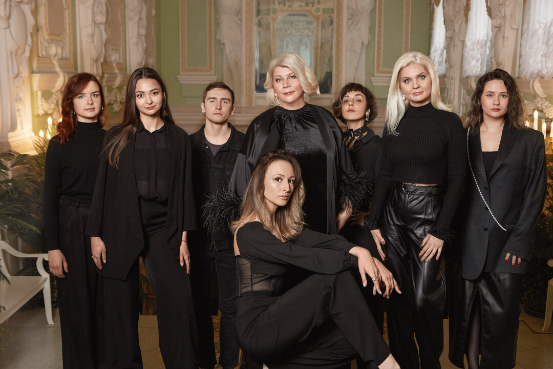 Марина Ефимова и команда центра наставничества для подростков «Хулиганодом» На фото слева направо: Анастасия Дробаха, Василиса Ручинская, Алексей