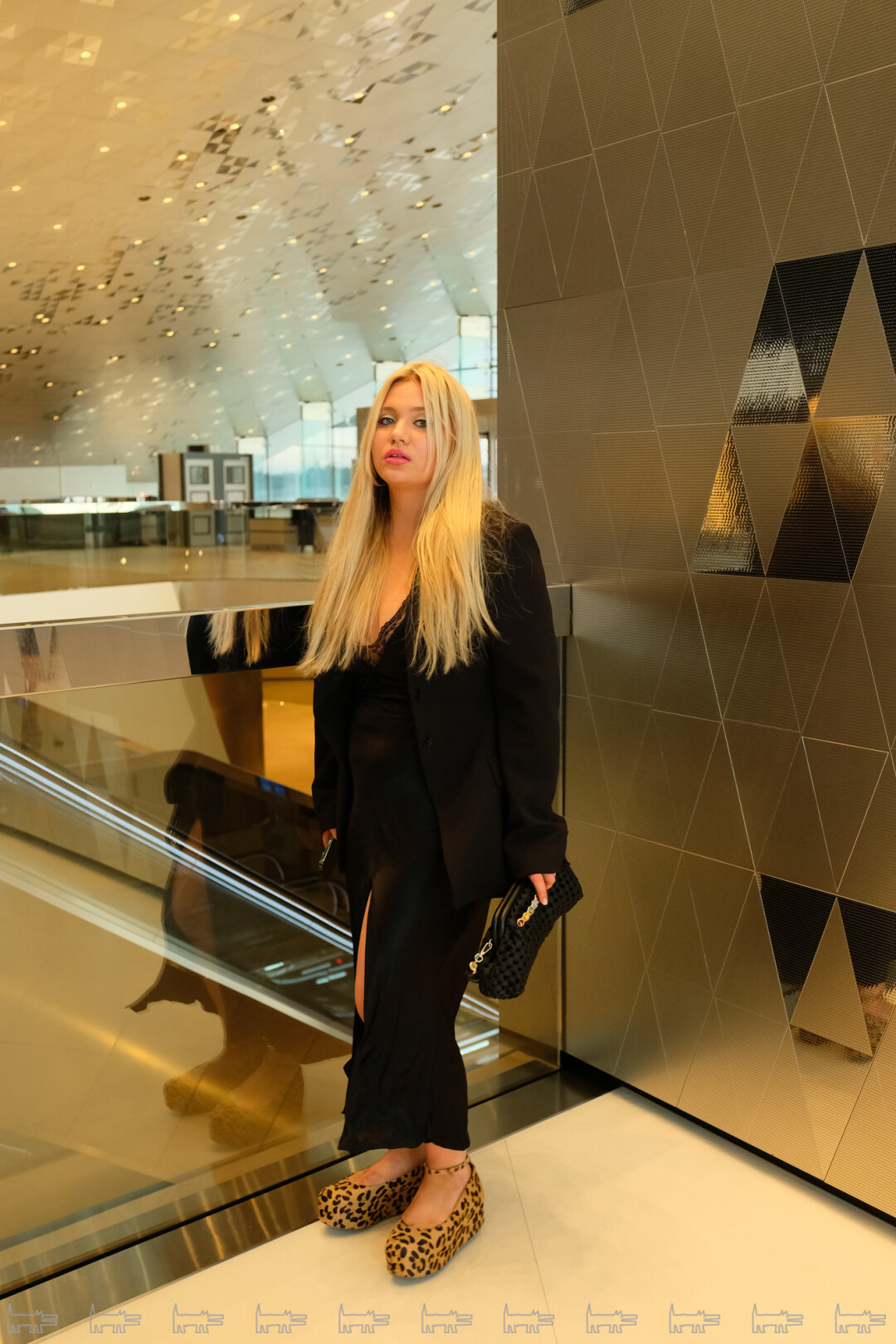 Платье, винтажный GIVENCHY, пиджак из массмаркета, туфли SAINT LAURENT