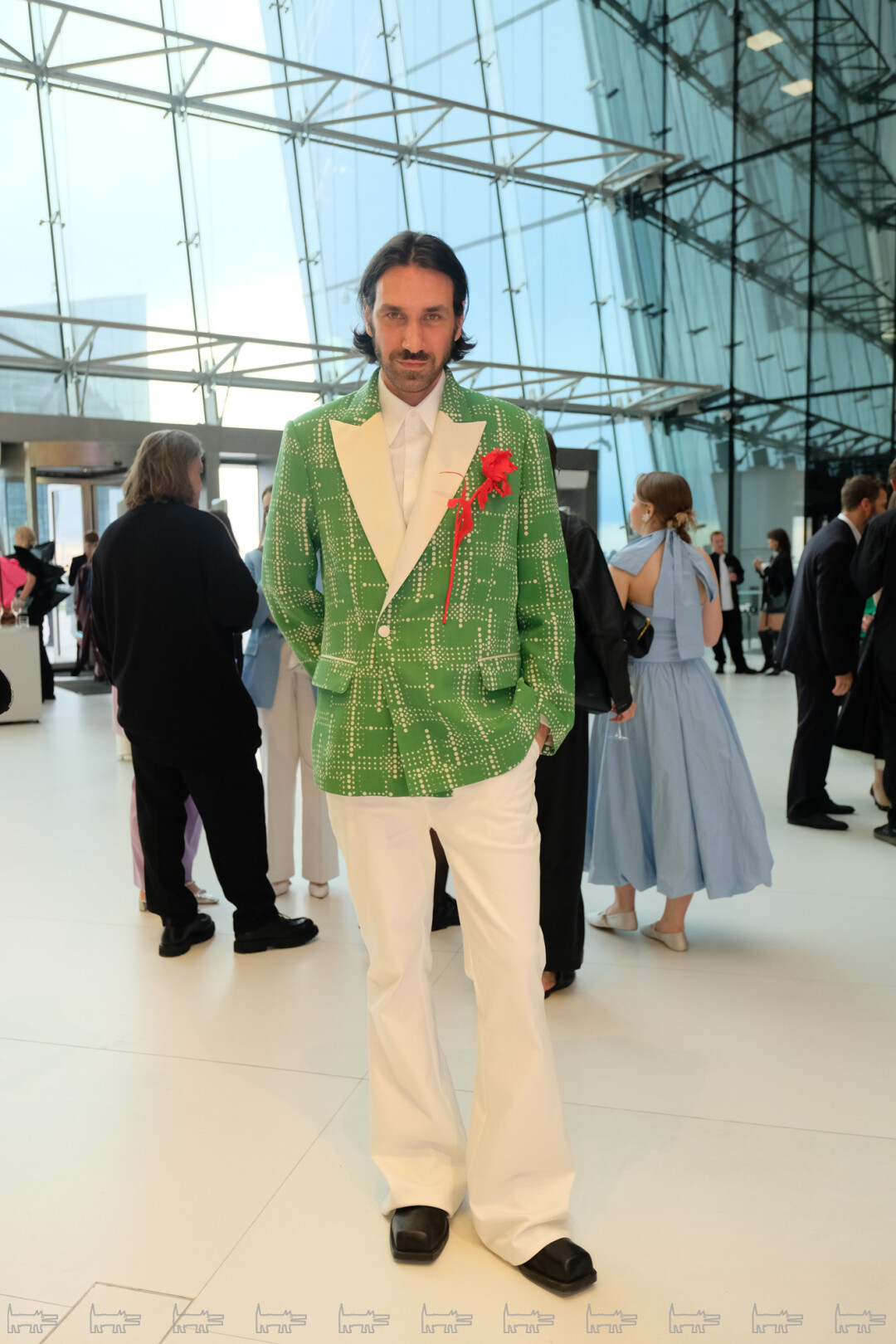На Сергее: тотал лук HOUSE OF LEO, ботинки MARNI
