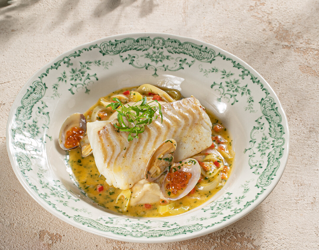 Треска / крем сельдерея / бер блан / вонголе / икра красная / порей