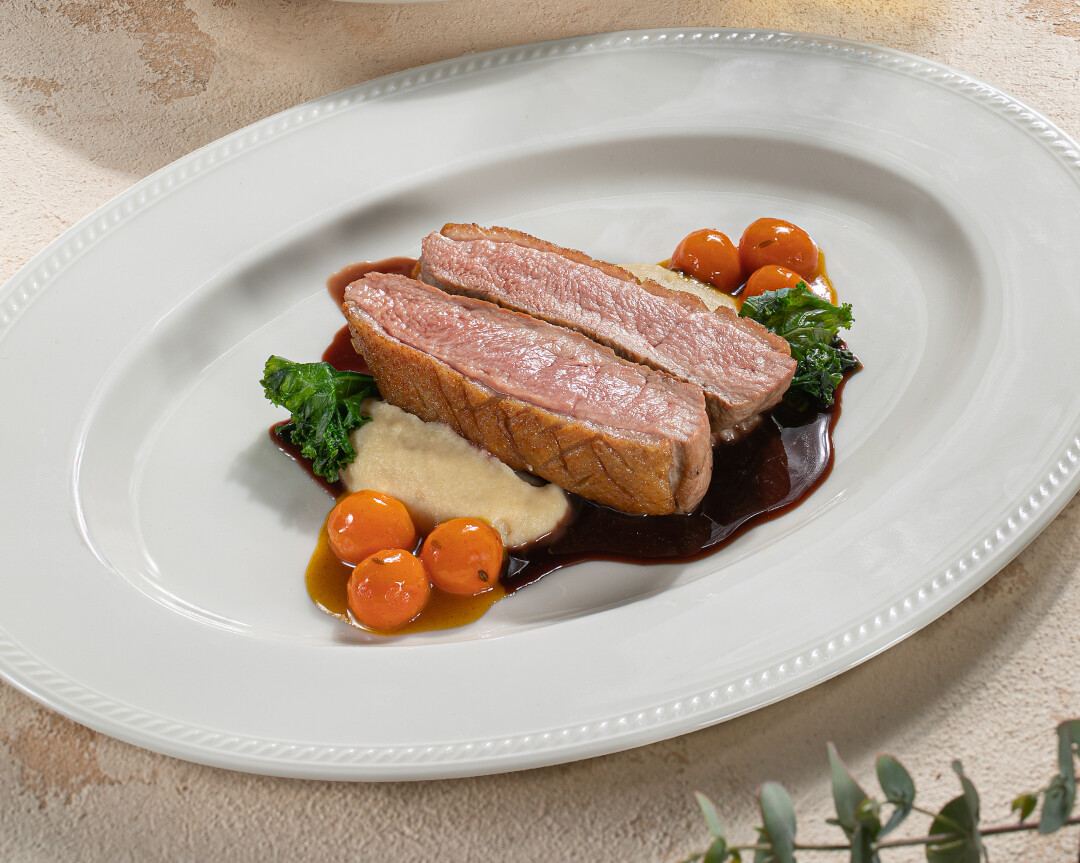 Утка / имбирная морковь / крем сельдерея / вишневый жу