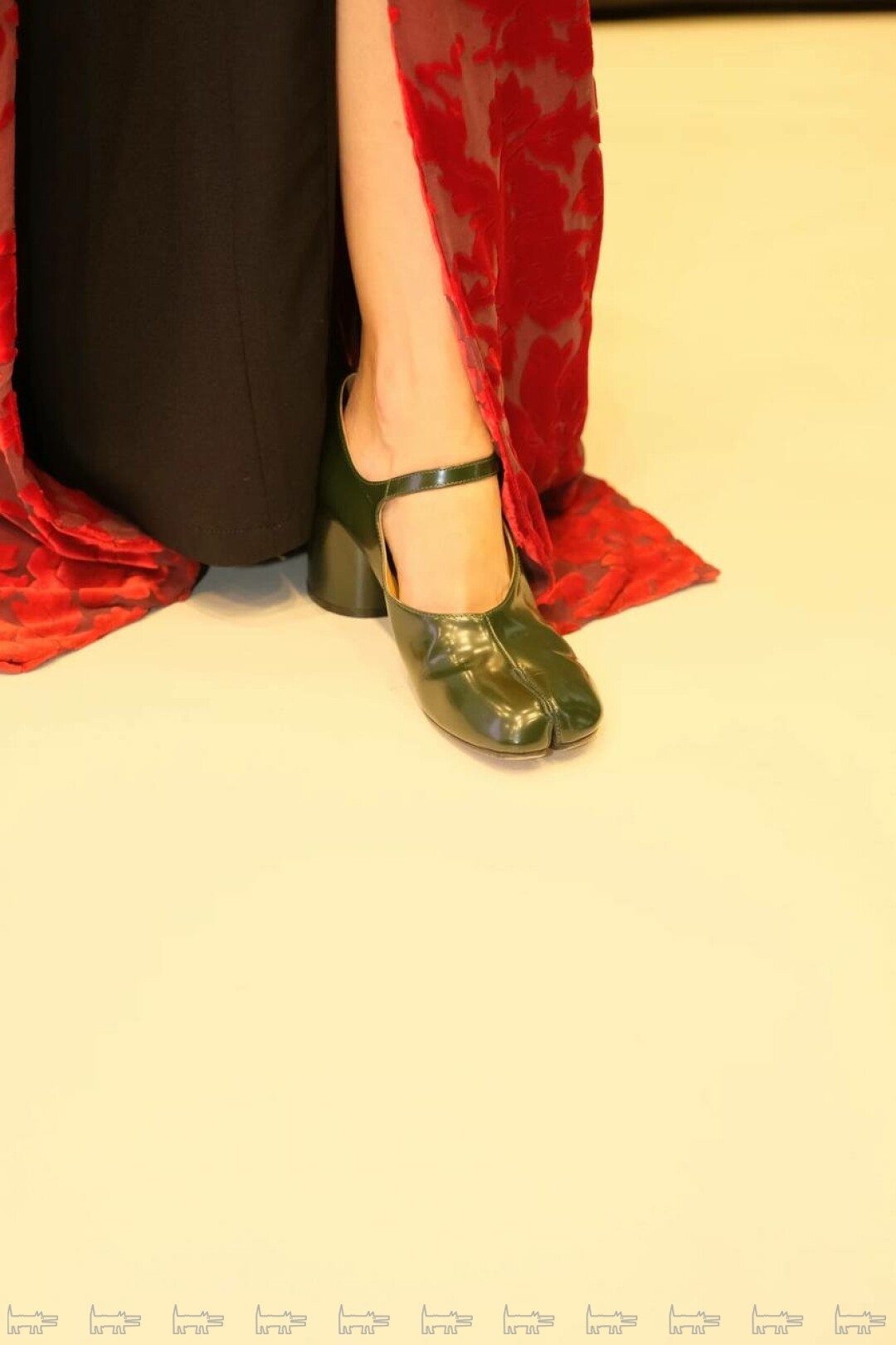 На Анне: обувь MAISON MARGIELA