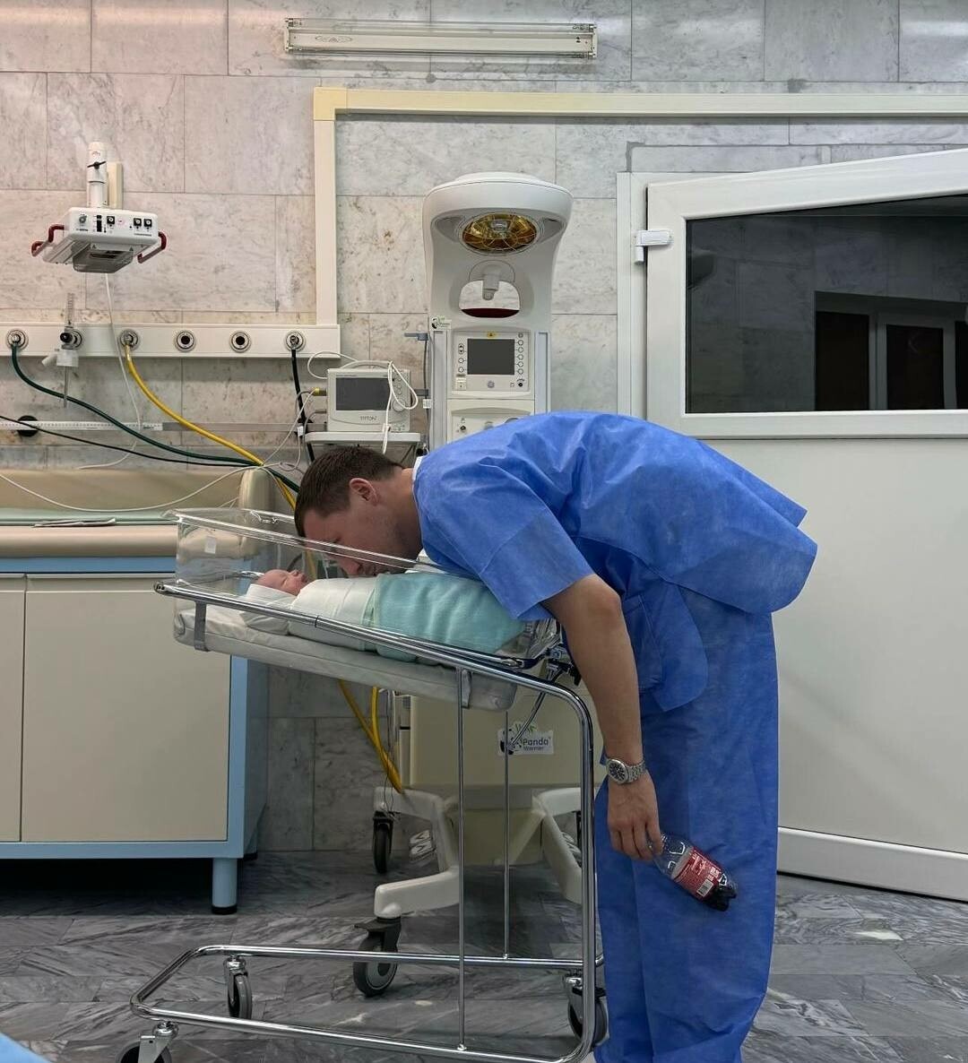 Роман Чичканов с ребенком