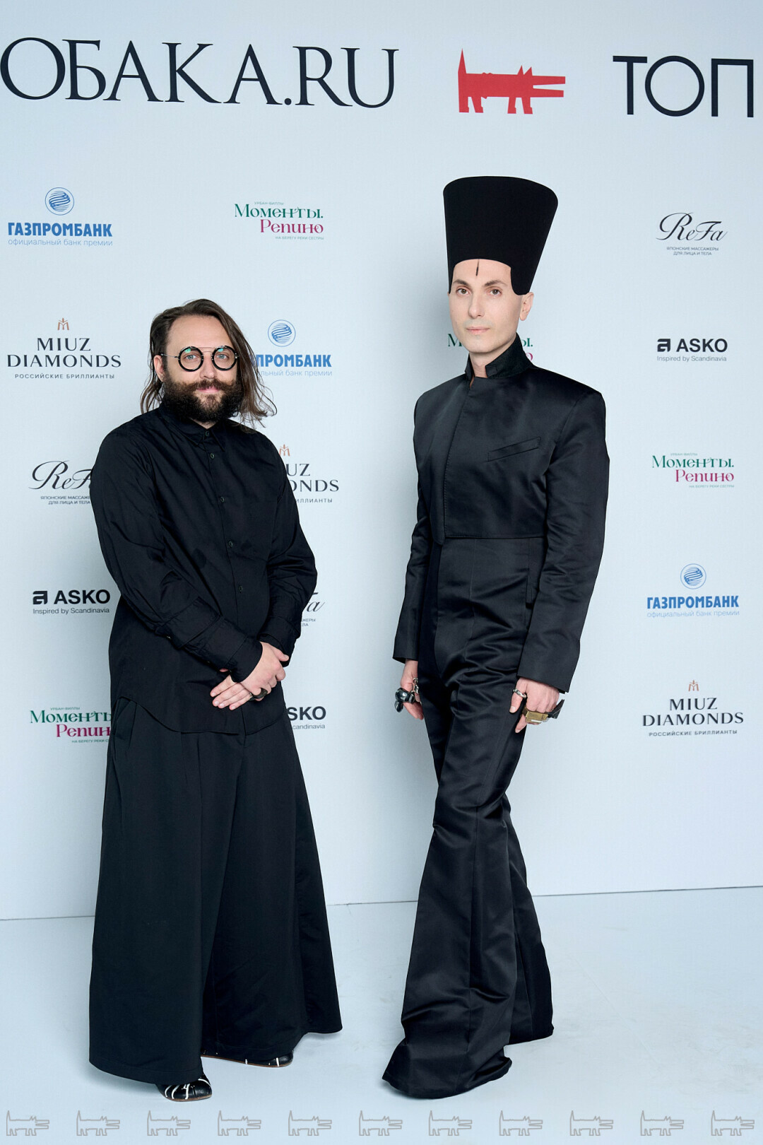 На Александре: рубашка COMME DES GARÇONS, обувь MAISON MARGIELA, ноу-нейм брюки