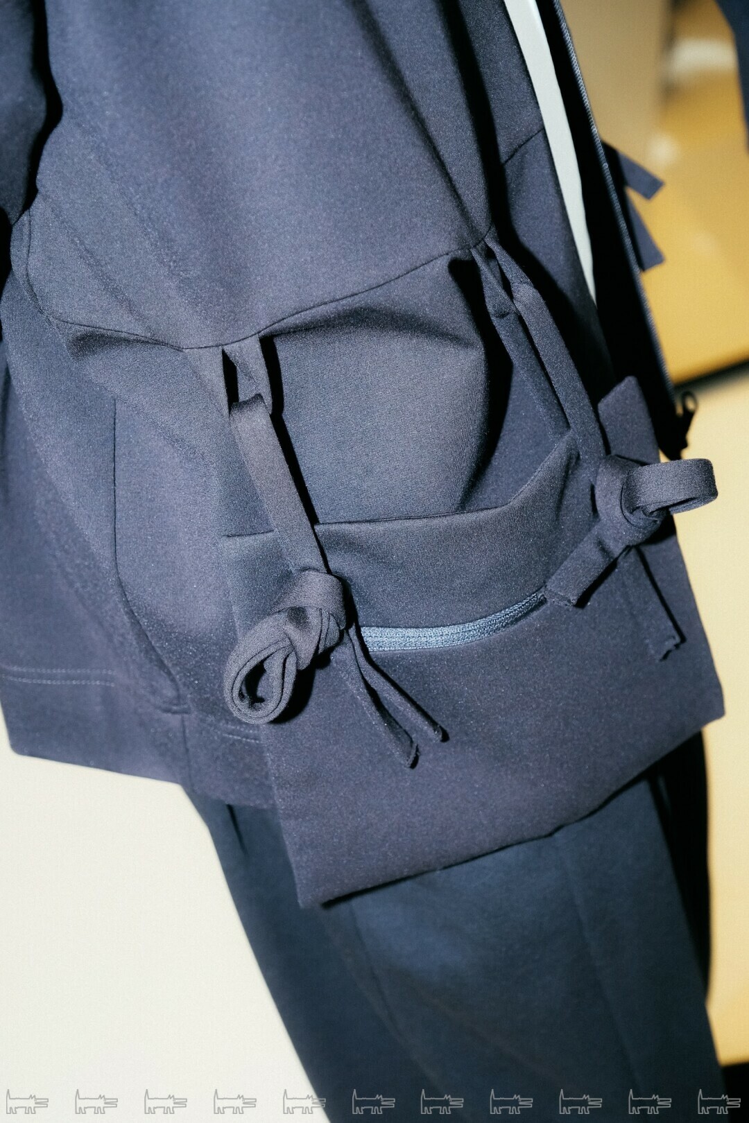 На Владе: пиджак и брюки JNBY