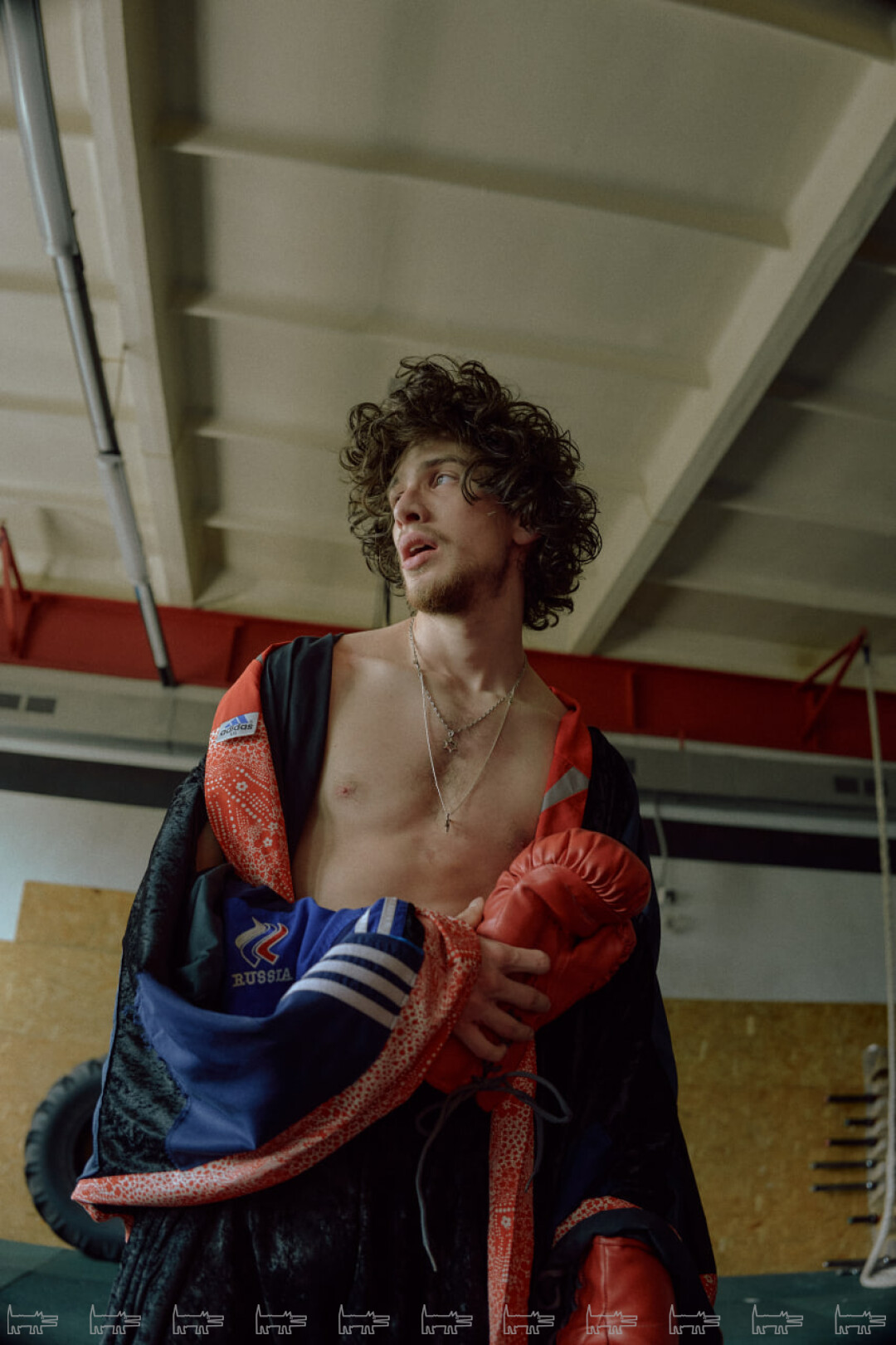 На Марке: кимоно и шорты Helena Tadesse, винтажные боксерские перчатки найдены на Avito