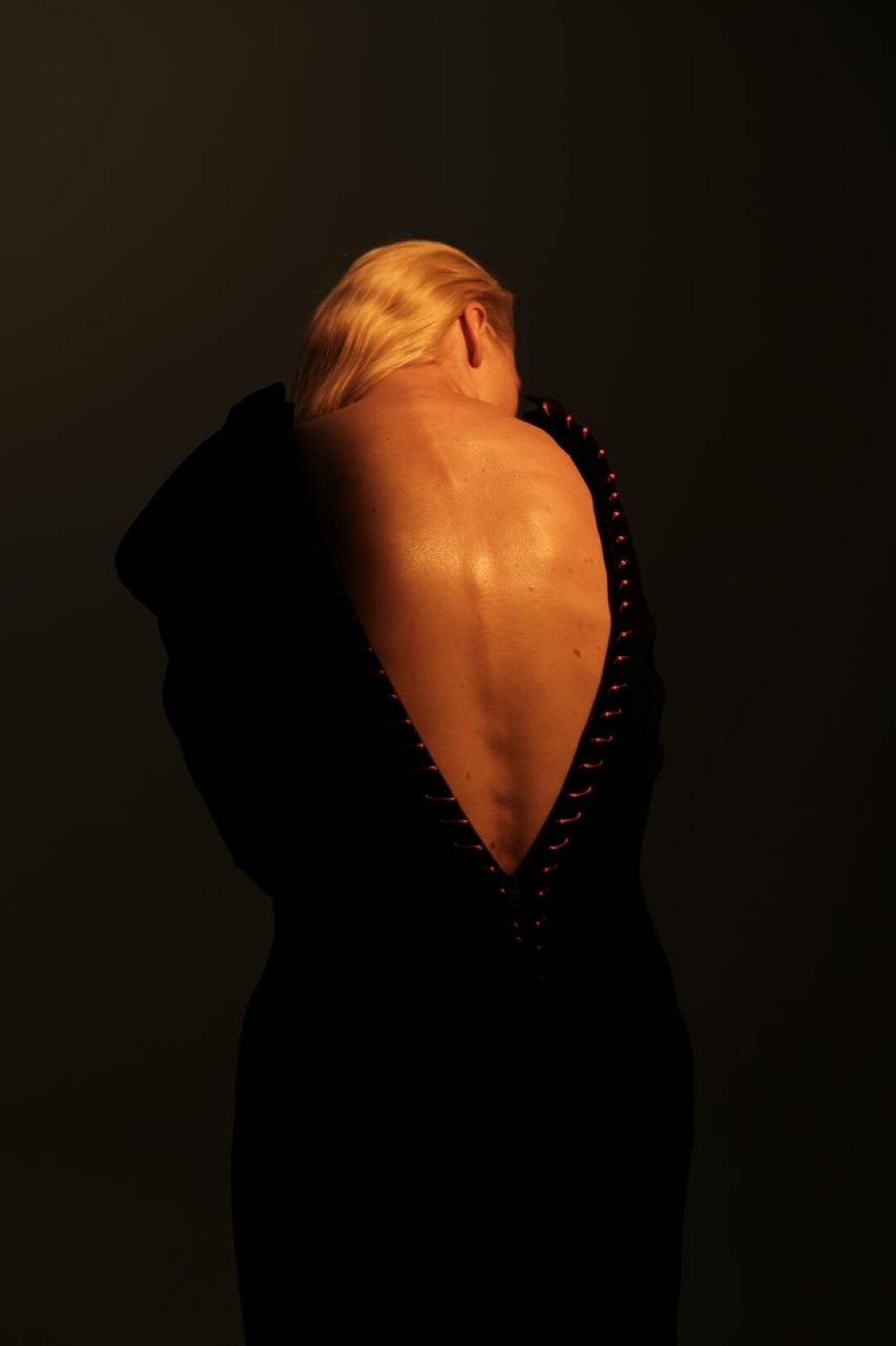 На Юноне: платье ALEXANDER MCQUEEN