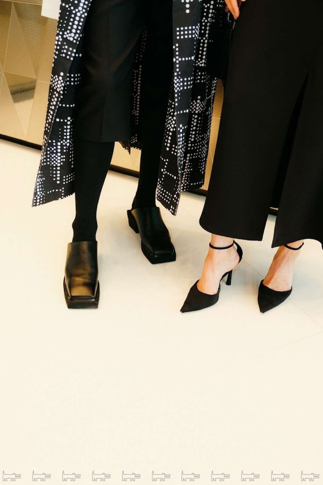 На Артеме: тотал-лук HOUSE OF LEO На Пелагее: корсет MURMUR, юбка SELA, головной убор и галстук PTICHKA CLOTHES, туфли ZARA, сумка CALVIN KLEIN, очки