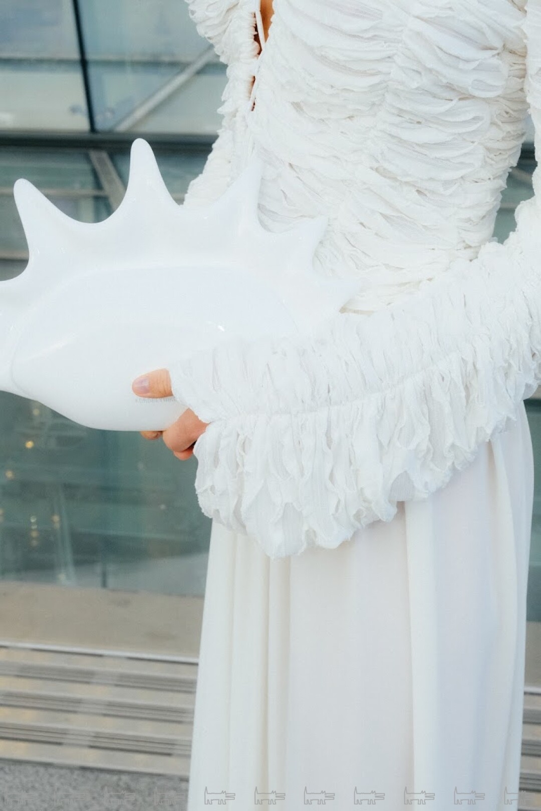 На Марии: наряд NAMELAZZ, боди EMBODY, сумка KOROBEYNIKOV, туфли LOEWE