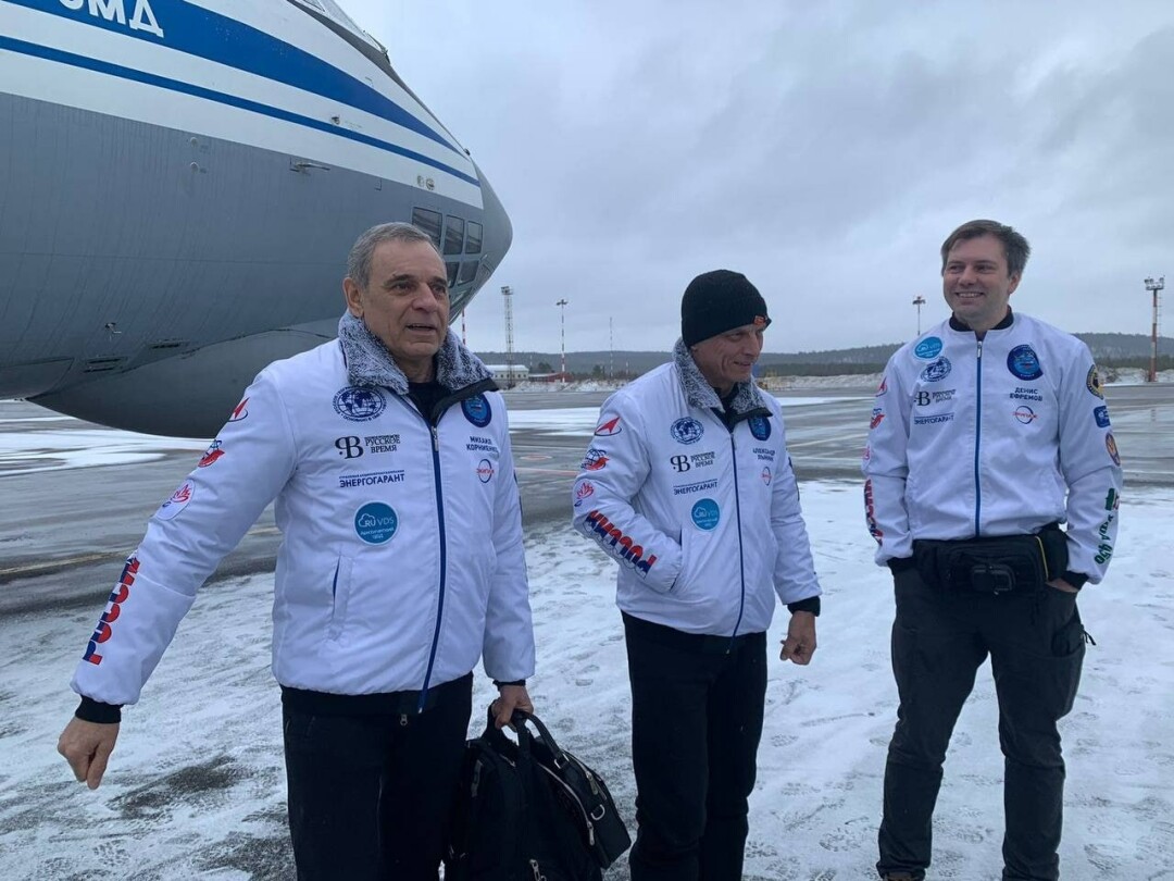 Михаил Корниенко, Александр Лынник и Денис Ефремов после прыжка