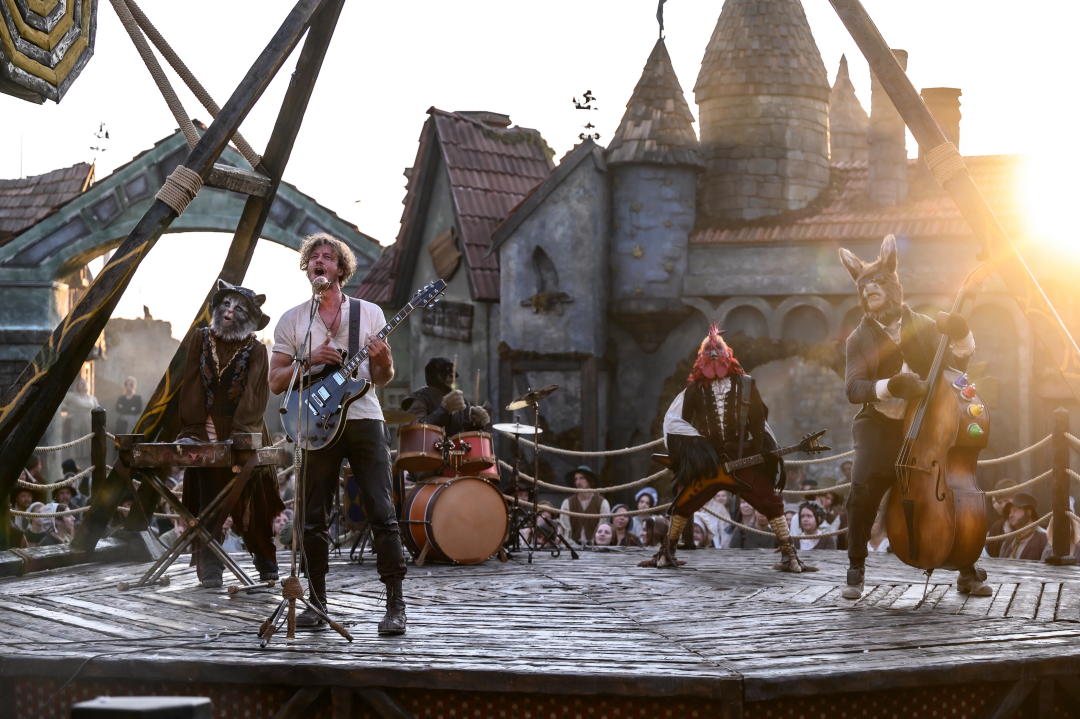 Кадр из фильма «Бременские музыканты», где Аскар исполнил роль Петуха