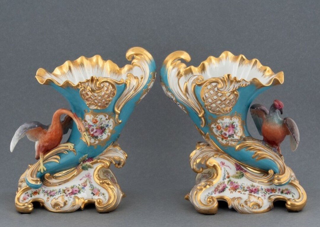 Вазы парные в виде рогов изобилия со скульптурами экзотических птиц, 1840-е годы