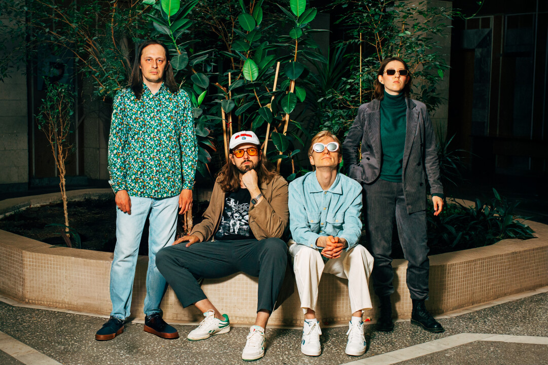 Состав группы Shakuhachi On The Minipops: Тимур Бакеев (бас-гитара), Павел Грачев (вокал, гитара, автор текстов и музыки), Сергей Дубинин (ударные