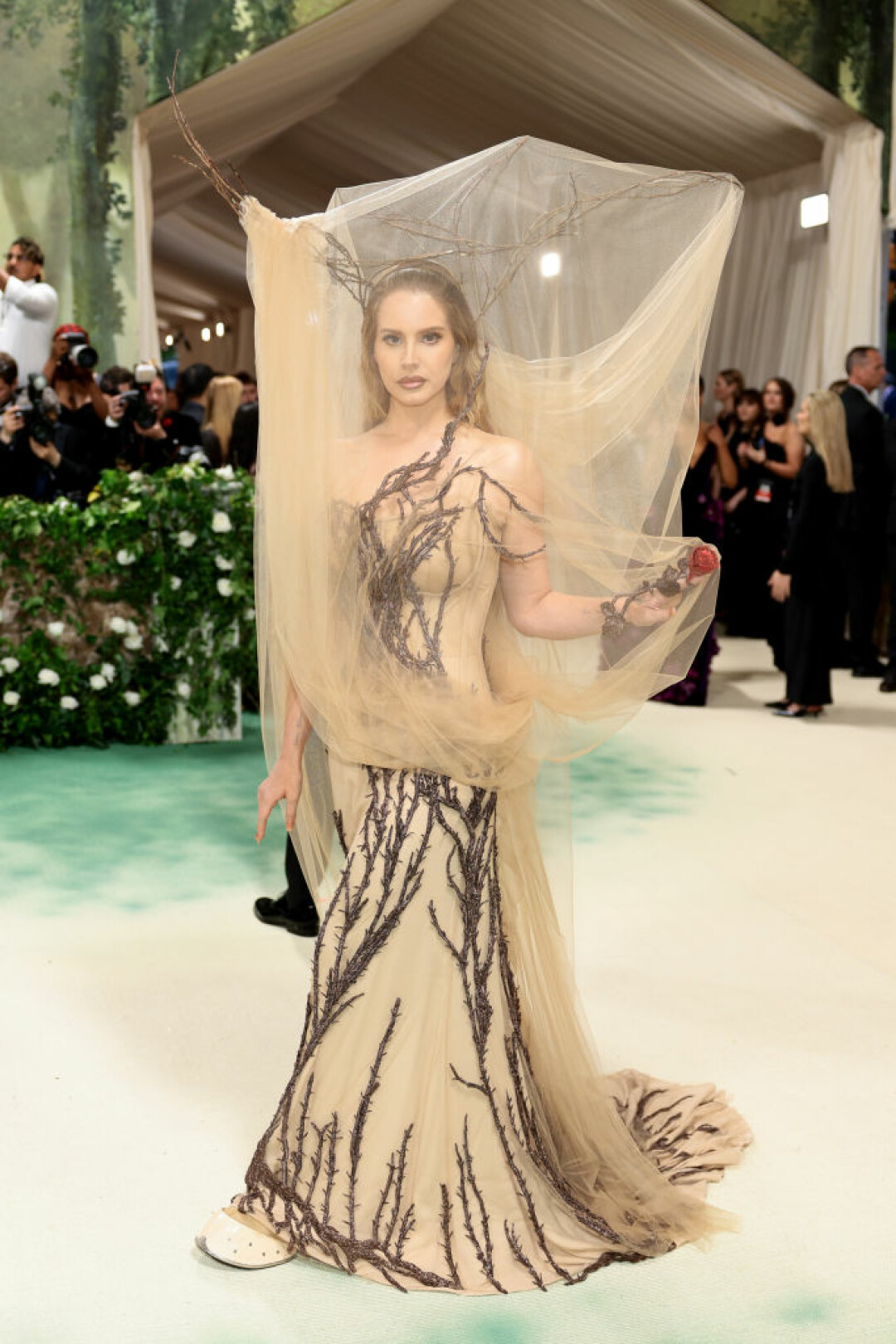 Лана Дель Рей на Met Gala, 2024