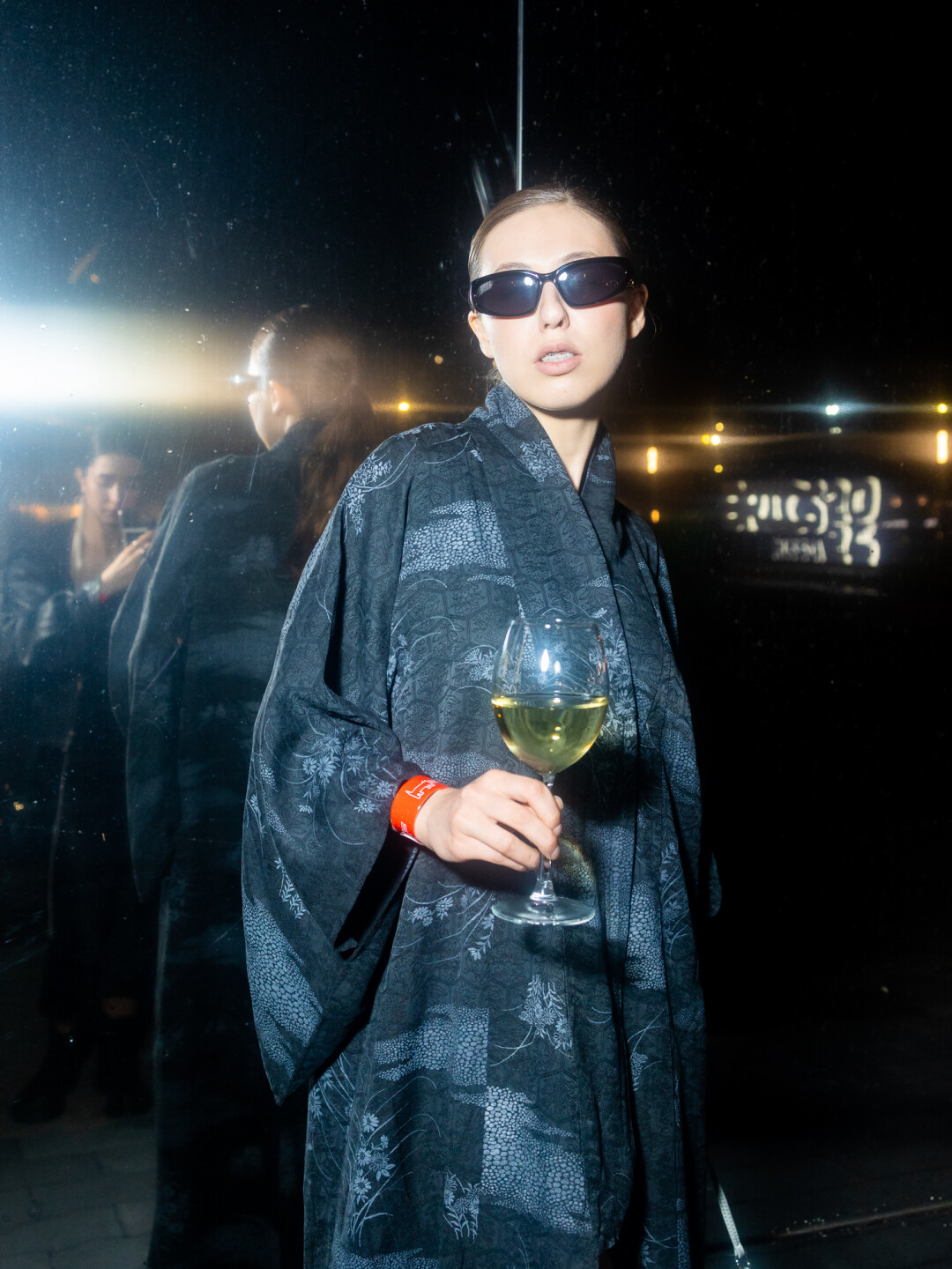 На Насте Копейкиной: кимоно из Грузии, туфли no name, сумка винтаж