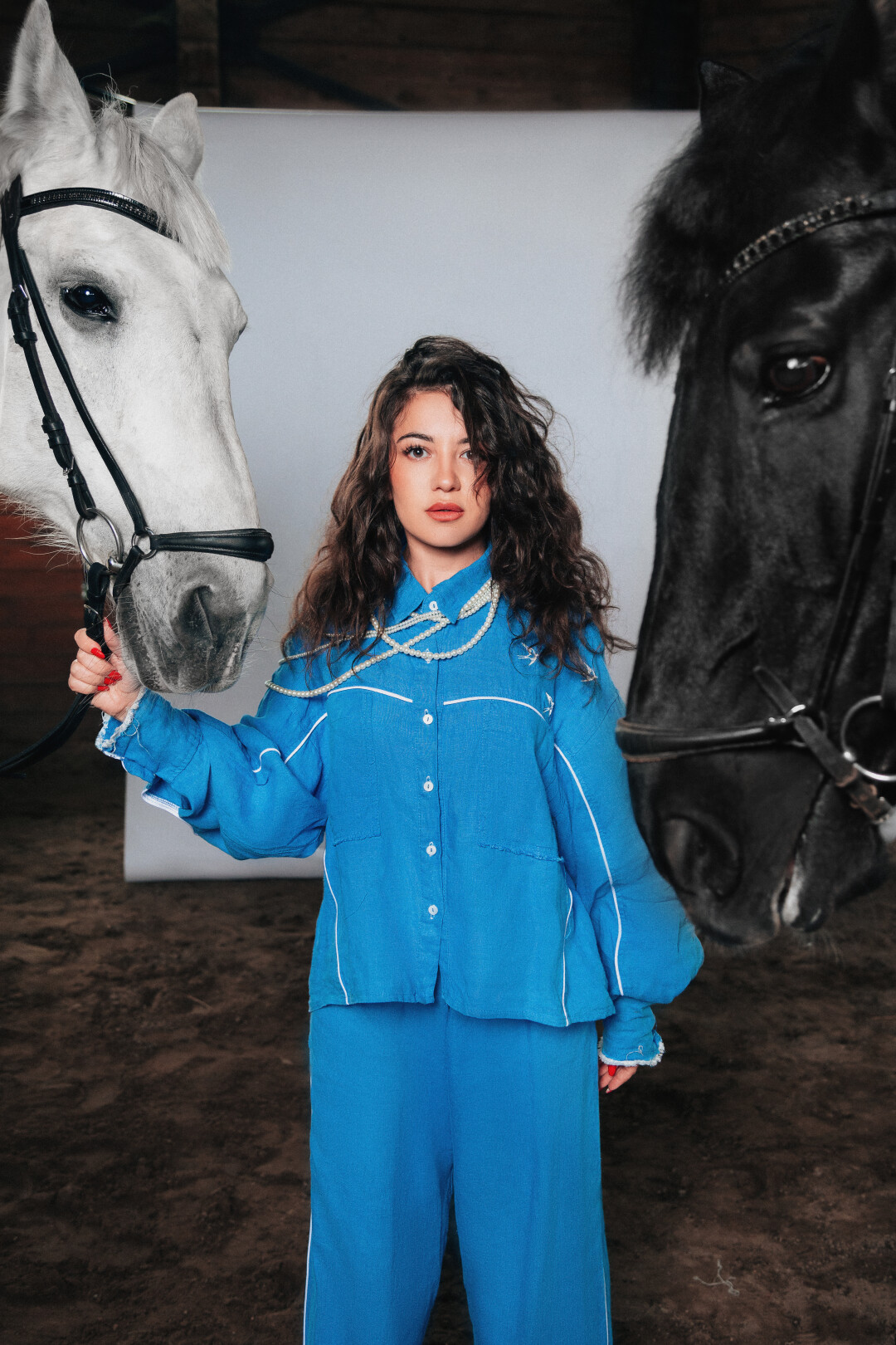 АННА АРКА Дизайнер интерьера, автор и изобретатель общественных и личных пространств Костюм, кепи A.CLEO