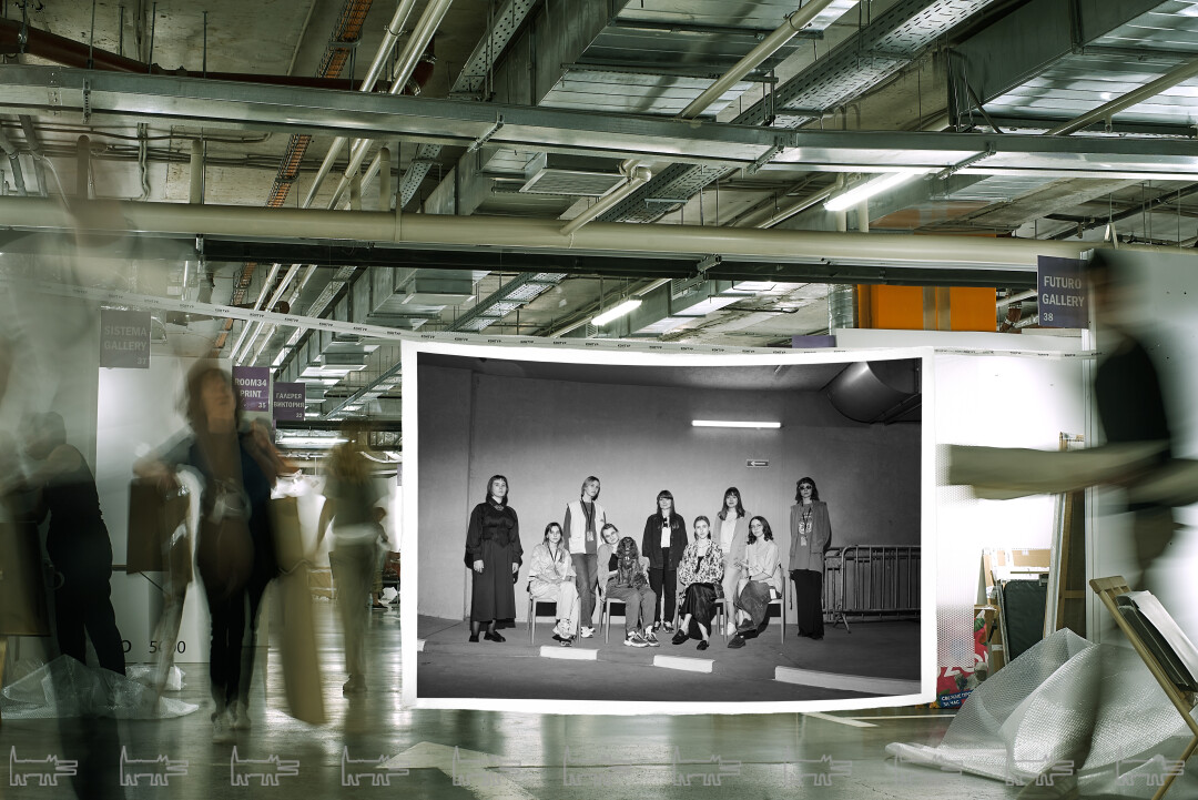 На фото слева направо: Диана Паллади, Анна Ларина, Олеся Гудыма, Майя Ковальски и спаниель Джессика, Юлия Мартынова, Юлия Аймалетдинова, Даниела Мол