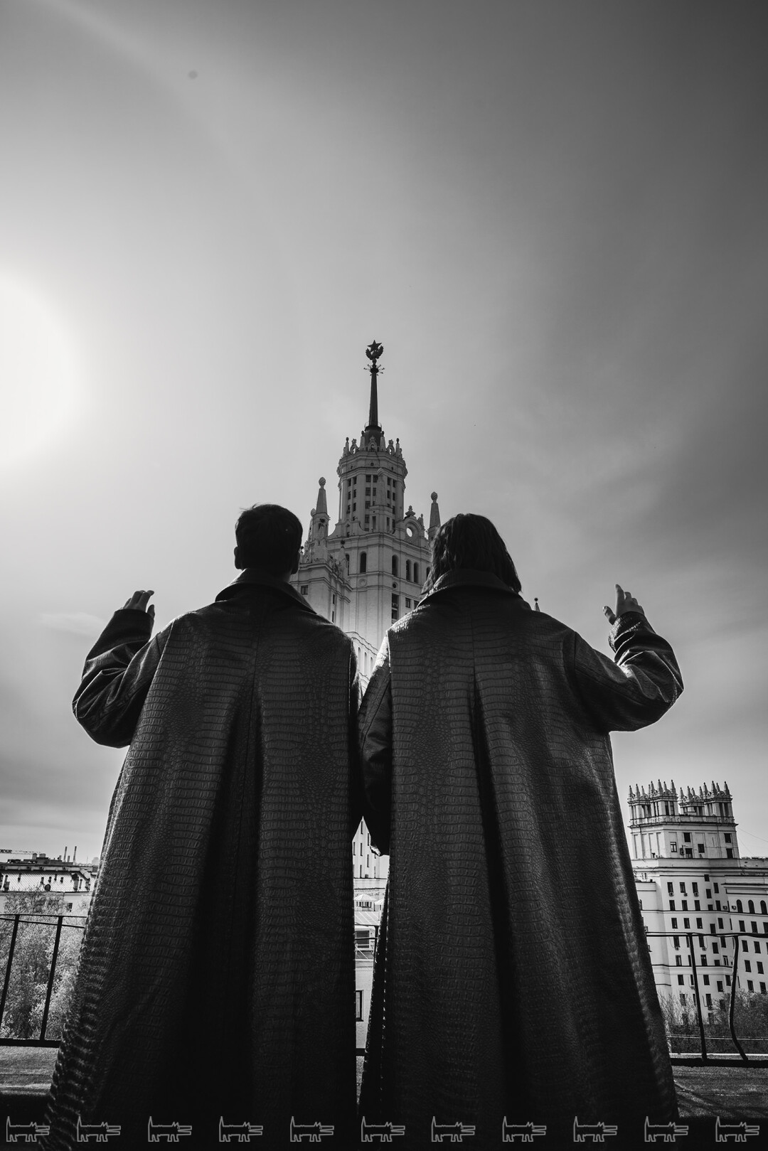 На Петре: тренч USHATAVA; на Константине: тренч USHATAVA