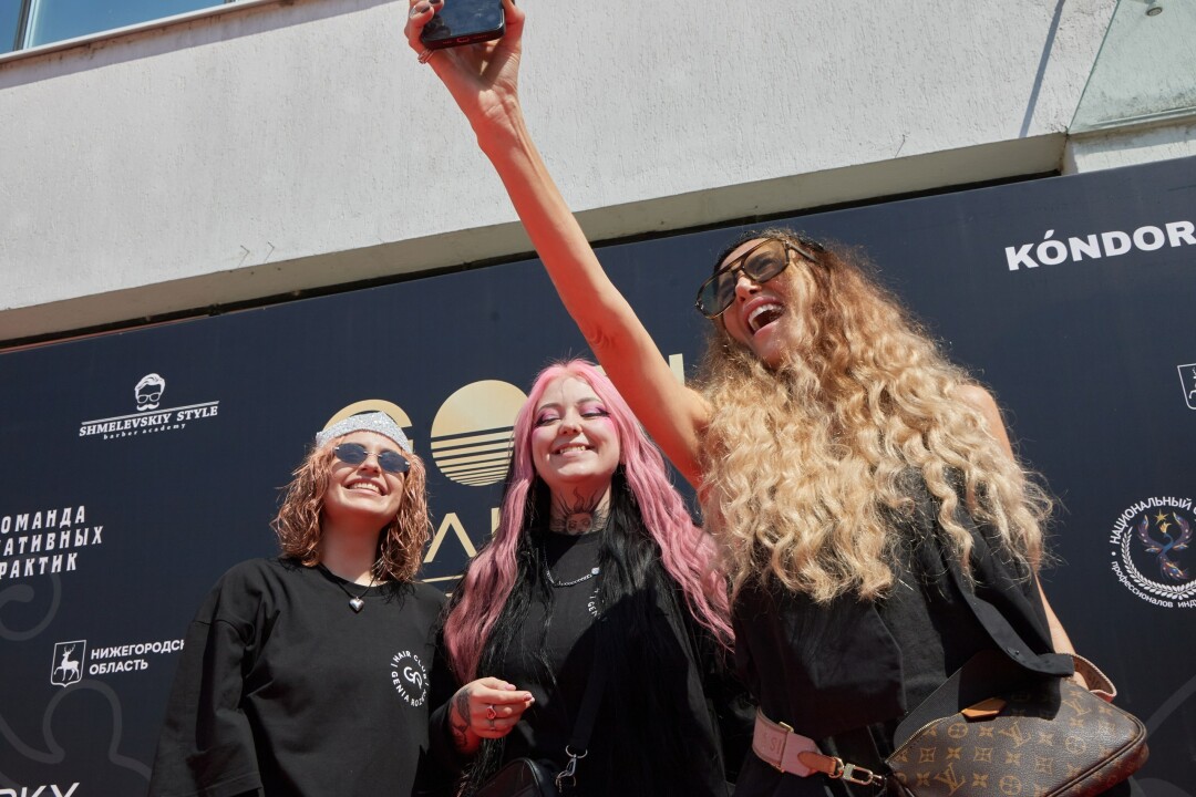 Симона Лесникова, Криста, Гения Розен