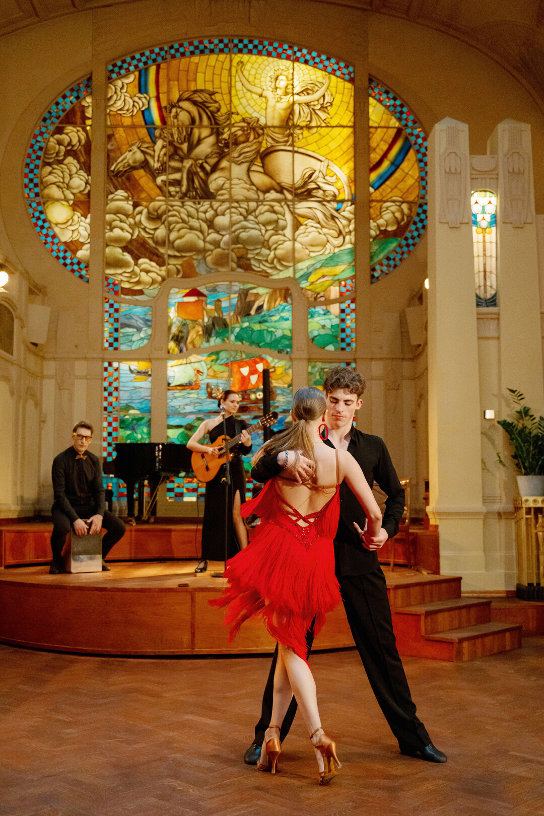 20 июля на сцене ресторана «Европа» будут танцевать румбу и самбу лауреаты международных конкурсов — Даниил Молчанюк и Анна Виноградова