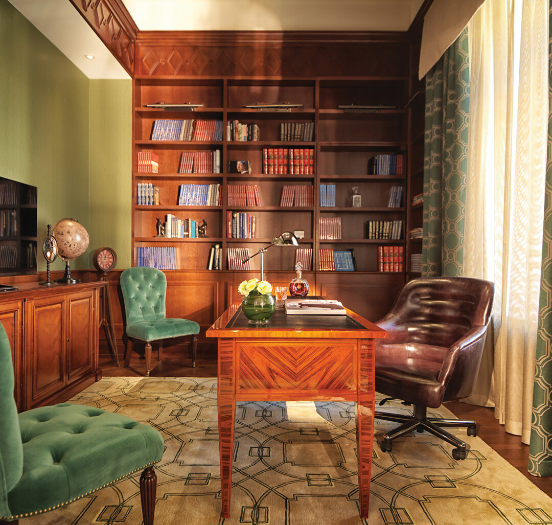 Библиотека люкса «Империал» с секретной дверью