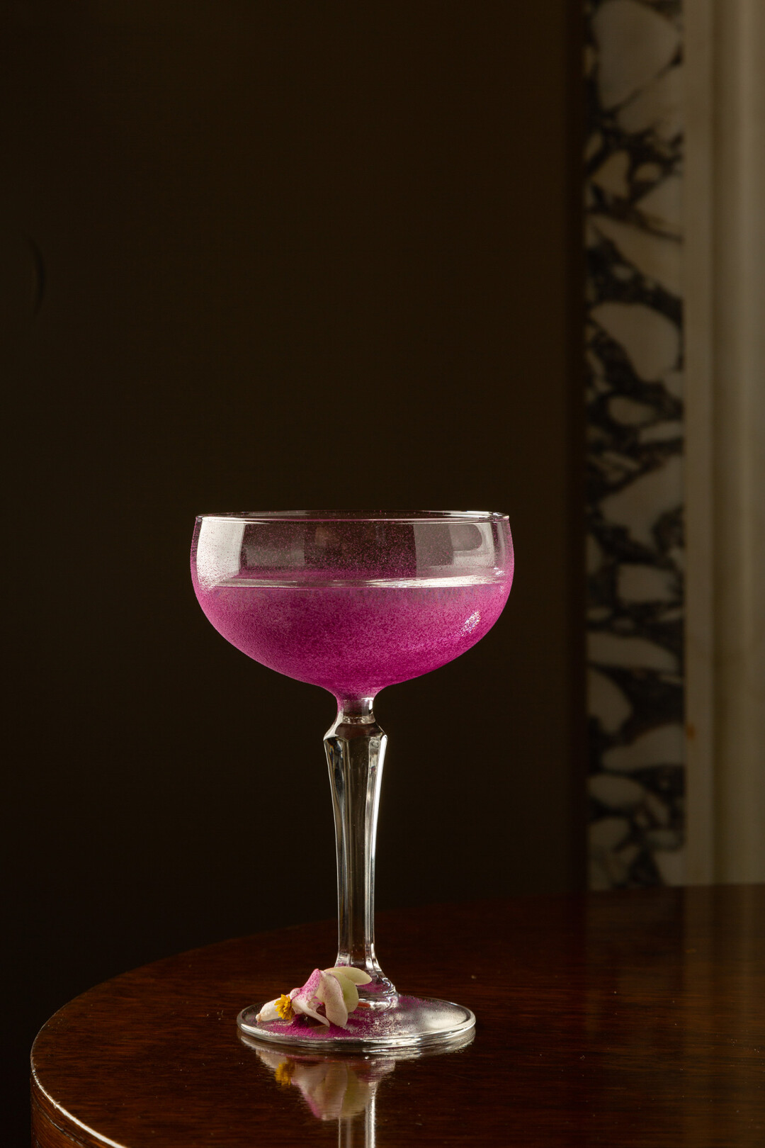 Коктейль «Авиация»: джин Source, ликер мараскино, фиалковый ликер, свежий лаймовый сок