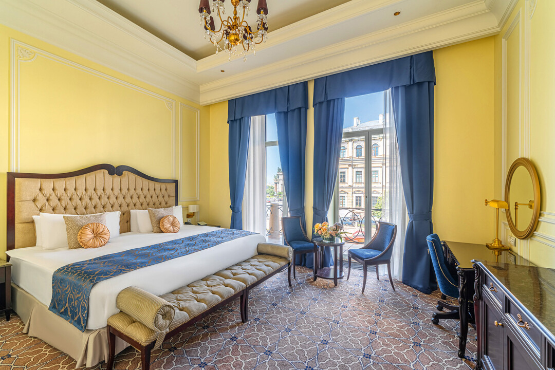 Полулюкс с видом на Исаакиевскую площадь и Мойку