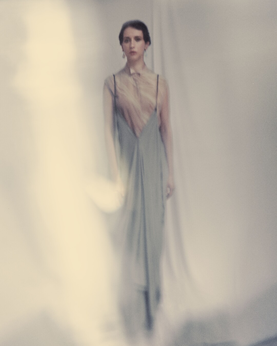 Блуза Maison Margiela (Milo Store), платье Nelly Kruk (Russkie), сапоги Rick Owens, клипсы Brumetage