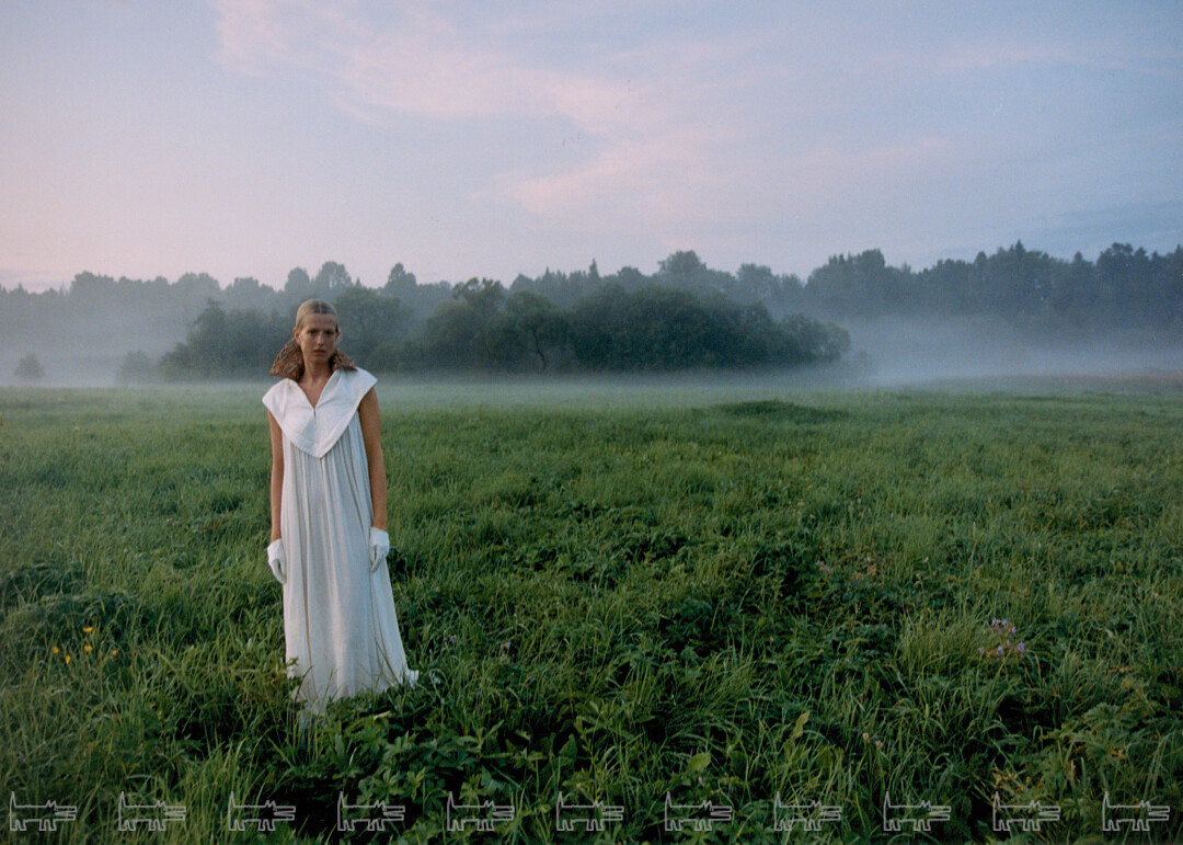 На Софье: платье и перчатки EDEM COUTURE, воротник из коллекции НАДЕЖДЫ ВАСИЛЬЕВОЙ