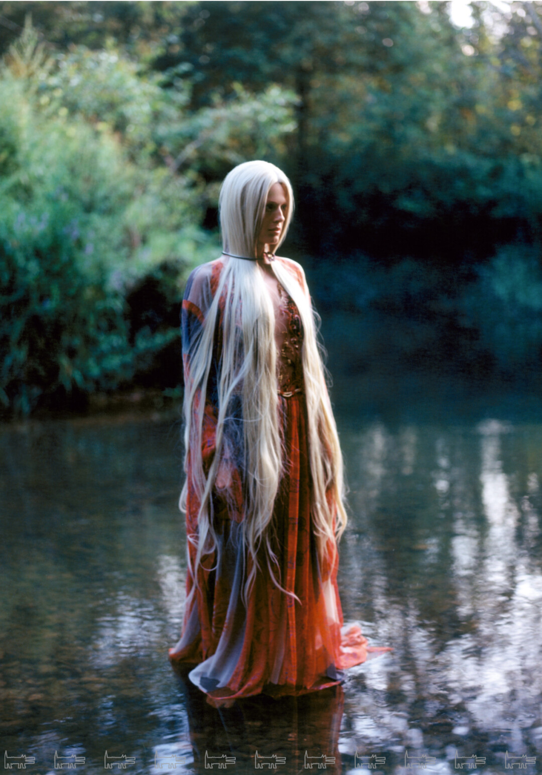 На Софье: колье «Аленький цветочек» из коллекции высокого ювелирного искусства POSIÉ, платье VALENTIN YUDASHKIN