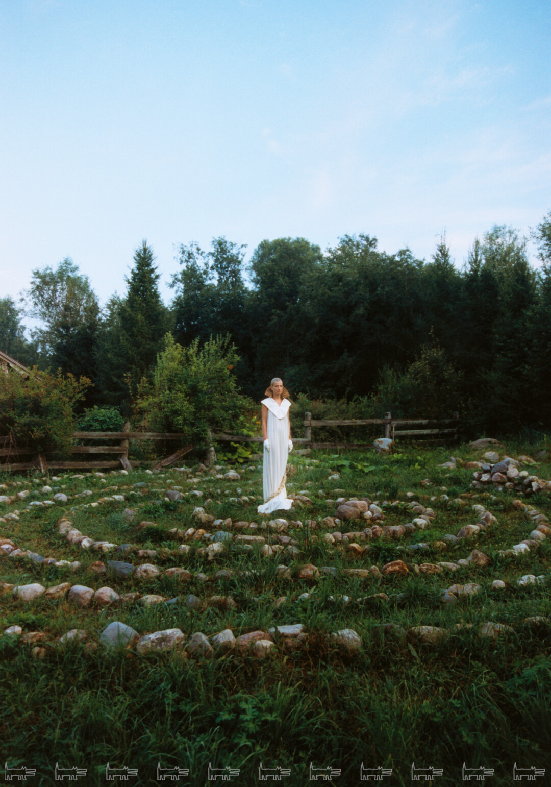 На Софье: платье и перчатки EDEM COUTURE, воротник из коллекции НАДЕЖДЫ ВАСИЛЬЕВОЙ