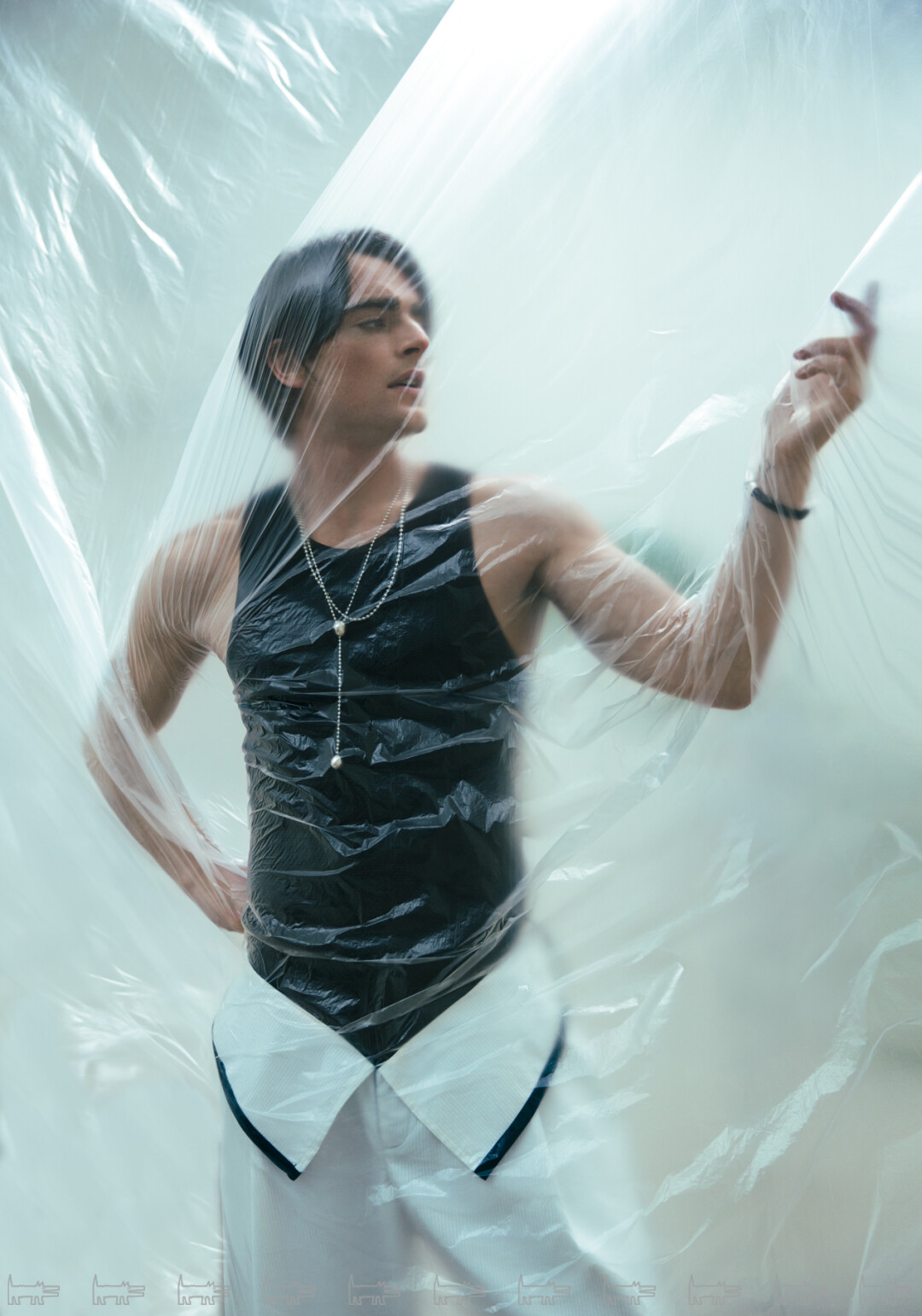 Майка LIME, брюки CHERNIM CHERNO, цепь и браслет UNODE50