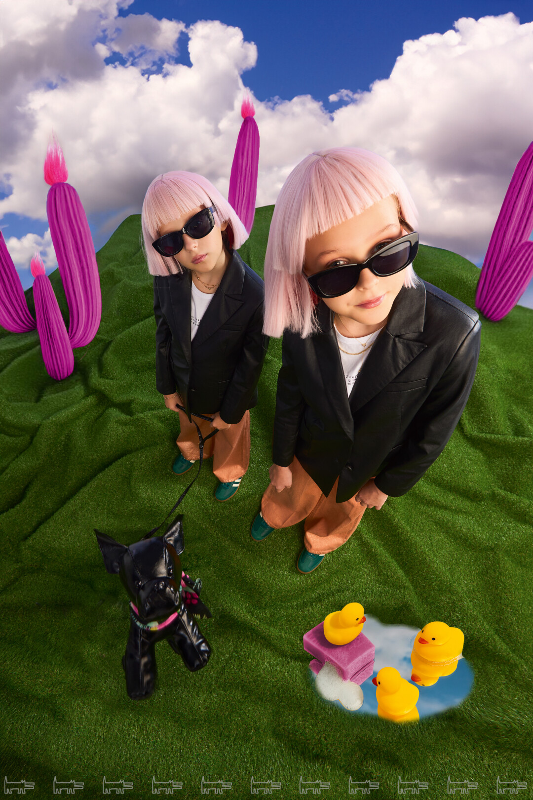 На Злате и Мирославе: колье MIUZ DIAMONDS, пиджаки DAN MARALEX, майки MM6 MAISON MARGIELA, брюки DIESEL, кеды ADIDAS; у Златы: сумка MONNALISA (все