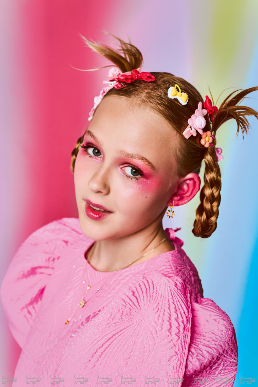 На Мирославе: серьги и колье MIUZ DIAMONDS, блузка EIRENE («Кенгуру»)