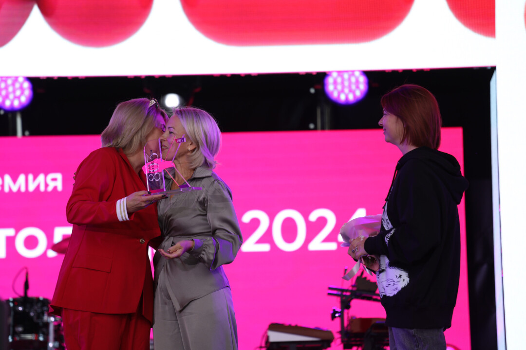 Лариса Ерыкалова, Светлана Гуляева и Илона Лапшина