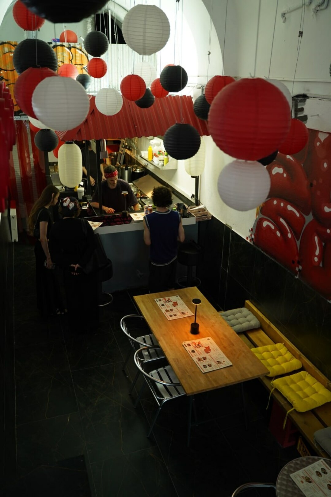 Интерьер раменной Supersonic