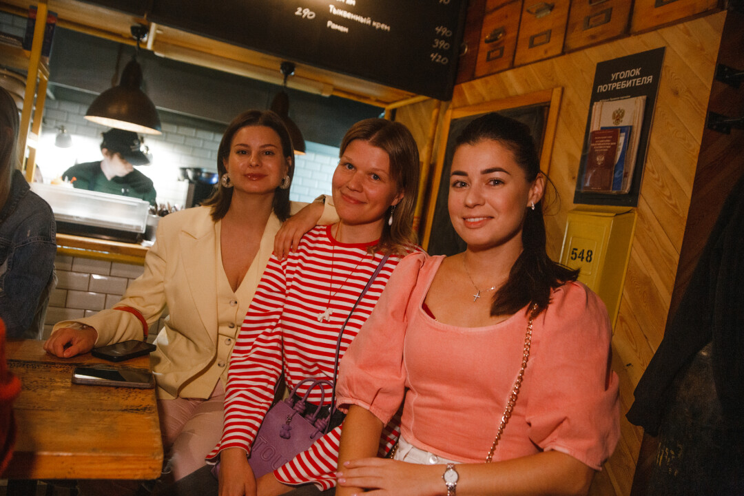 Полина Черноталова, Светлана Голованова, Юлия Медведва