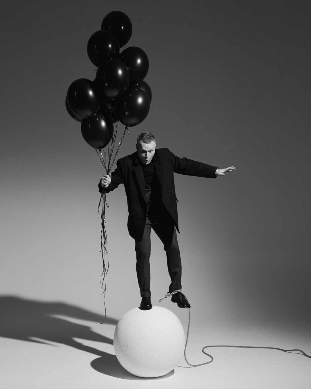 На Евгении: пальто Mere, водолазка Idol, костюм и обувь Lime