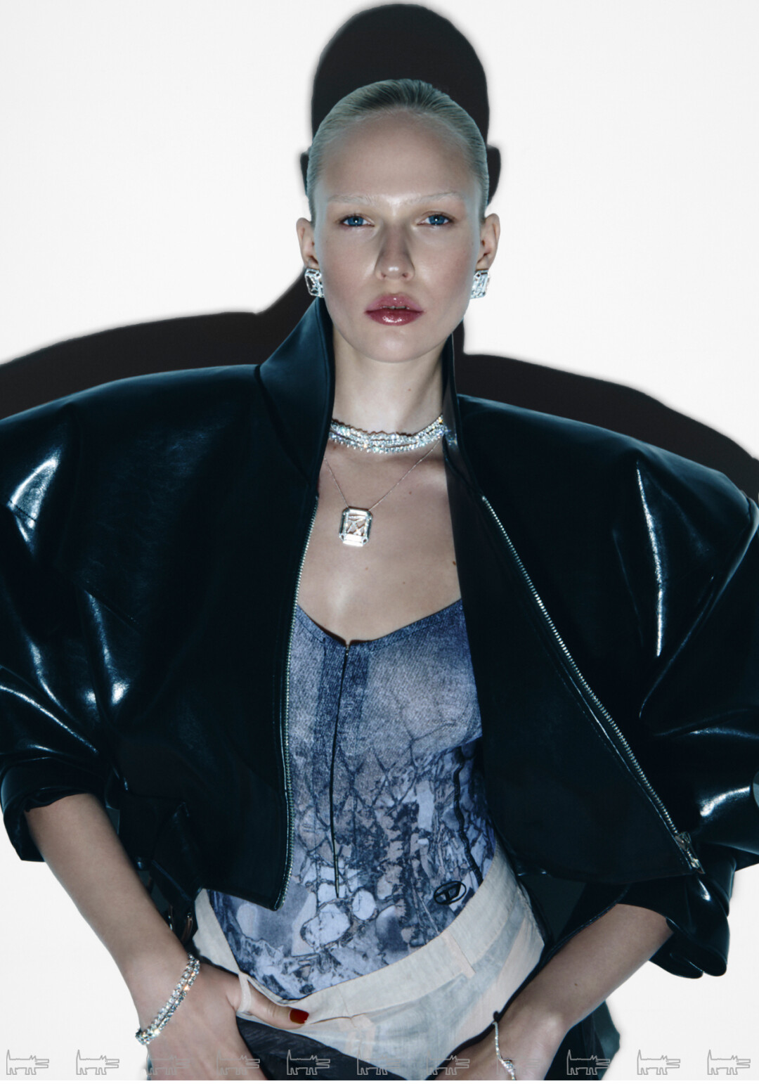На Елизавете: колье, серьги и браслеты ALROSA DIAMONDS, куртка ALINA ZHARA, боди DIESEL (ЦУМ), две юбки SORELLE ERA