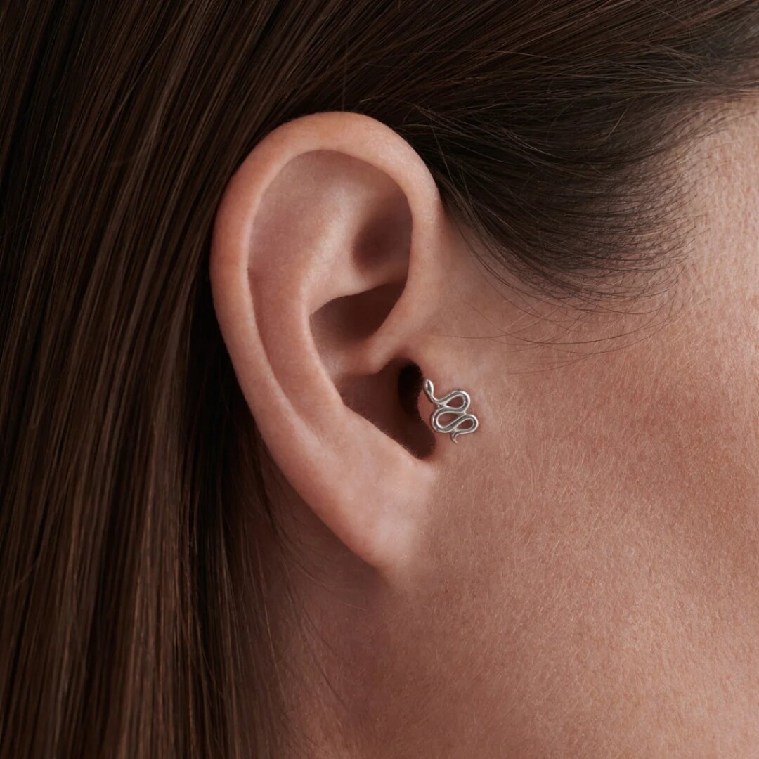 Лабрет Darkrain, 990 руб.