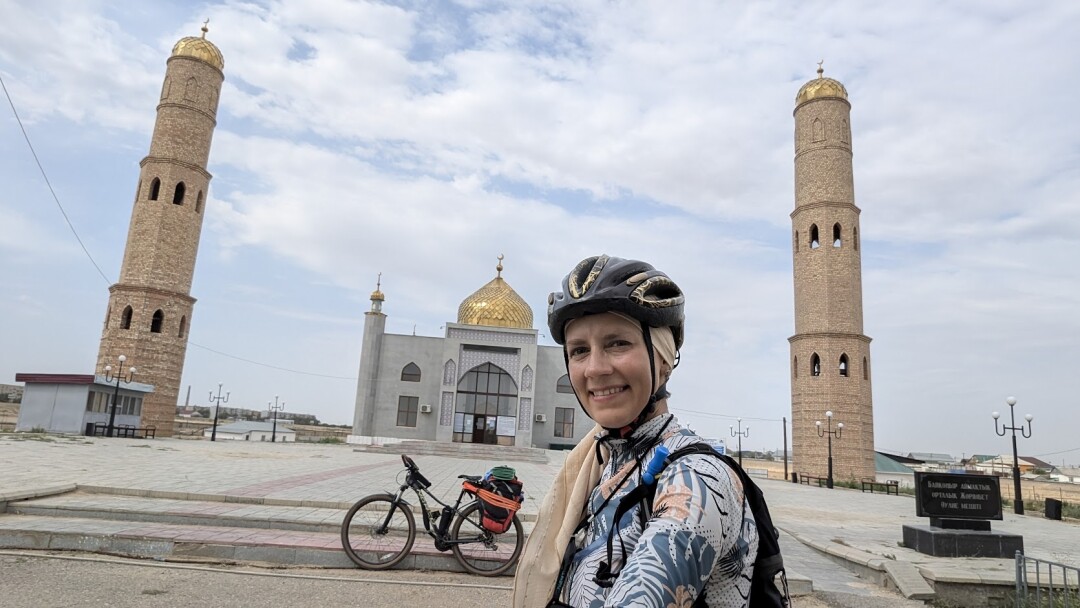 Мечеть Жаримбет-Ата на границе между Байконуром и поселком Торетам