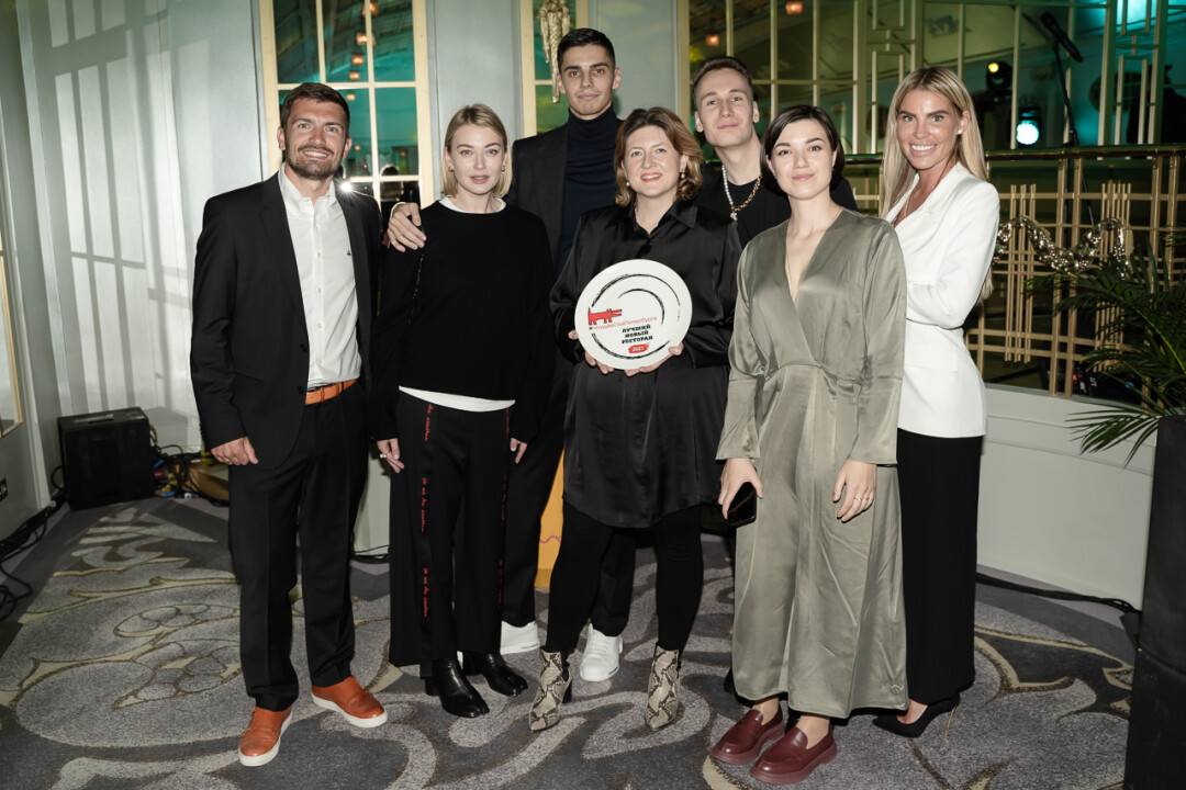 Марк Лапин, Анастасия Хальчицкая, Алена Мельникова. Антон Иванов, Зарина Дзбоева, Роман Меркушин, Лучший новый ресторан Grecco, 2021 год